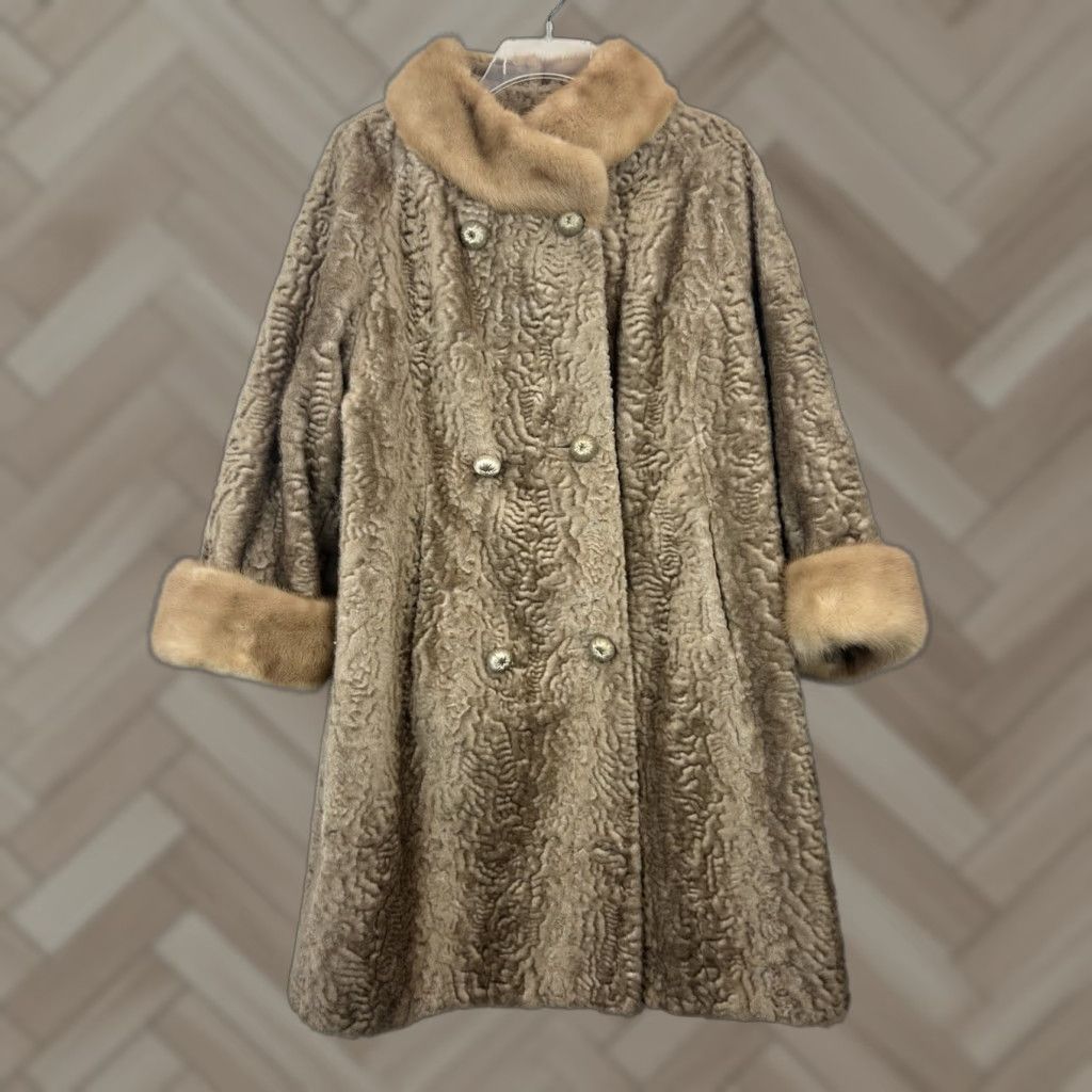Vintage VINTAGE Bacara Coat Women Faux Fur Beige Mink Collar Cuffs 60s Overcoat Medium Winter Party/Cocktail Formal Satin Lining Button Size M / US 6-8 / IT 42-44 - 1 Thumbnail