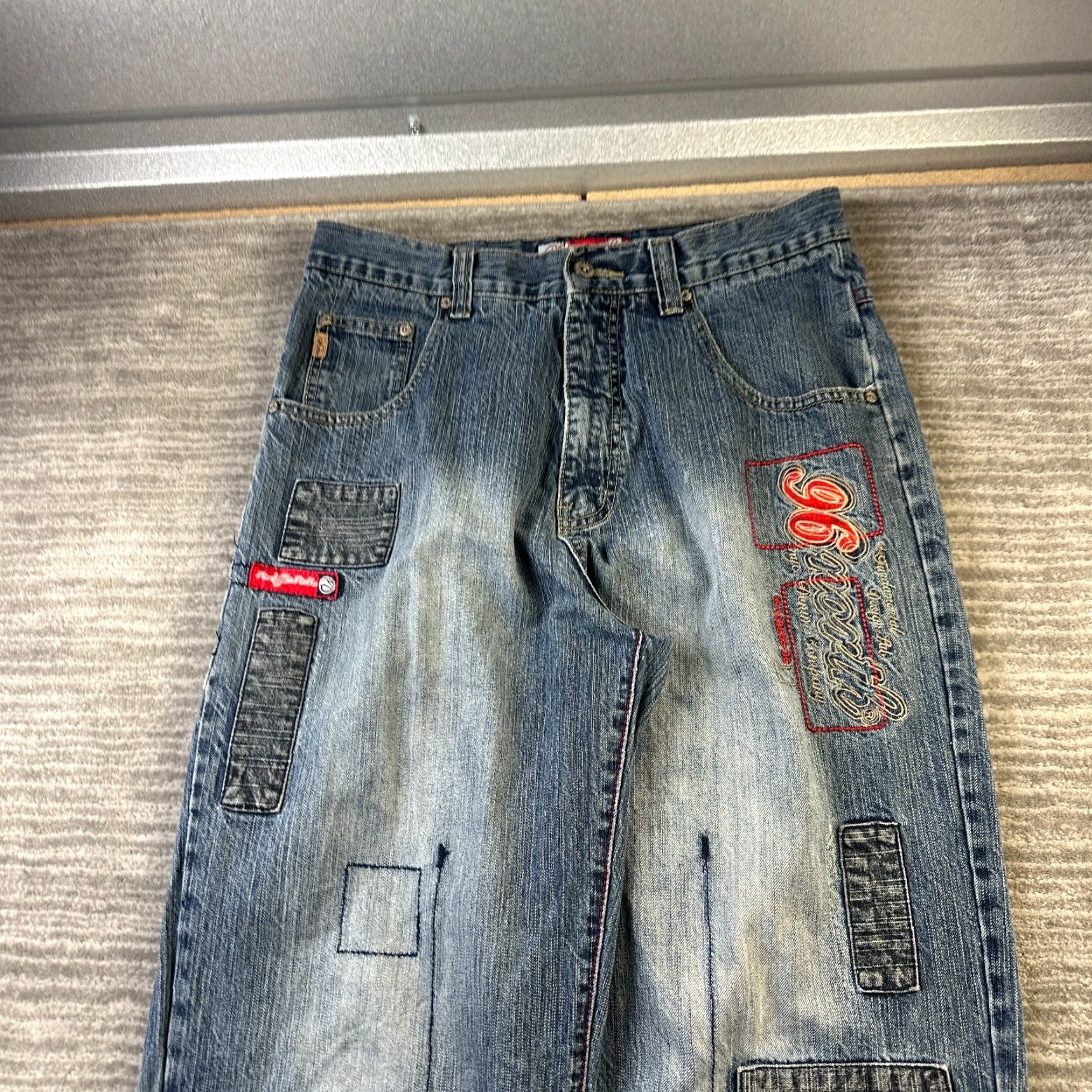 Denime VINTAGE 96 North Jeans Mens 32x31 Denim Baggy Patchwork 5-Pocket Logo Embroidered Blue Cotton Hip Hop Modern Relaxed Straight Leg Wide-Leg Jeans Mens Size US 32 / EU 48 - 3 Thumbnail