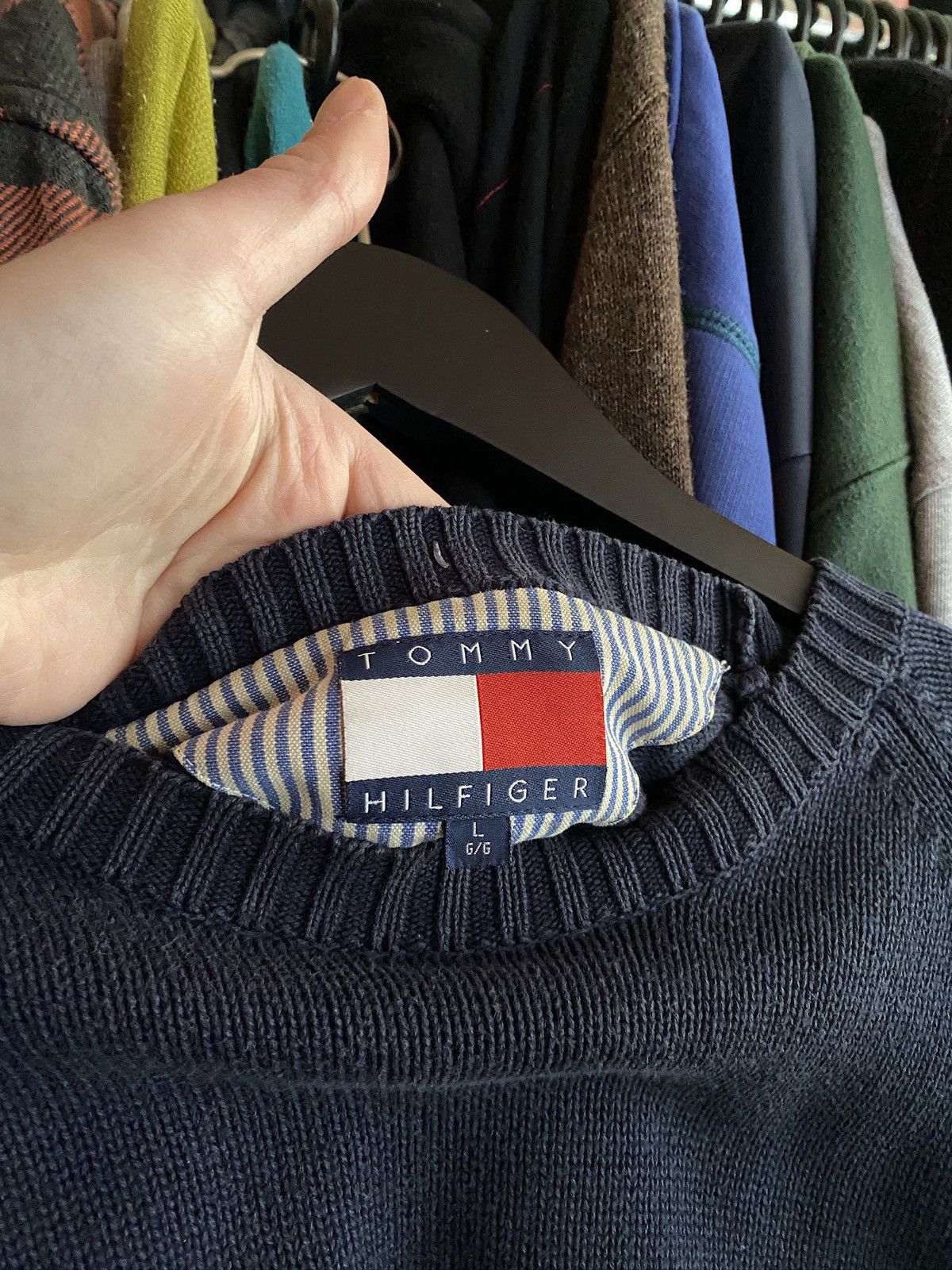 Tommy Hilfiger VINTAGE TOMMY HILFIGER BIG LOGO SWEATER 90s Size US L / EU 52-54 / 3 - 3 Thumbnail