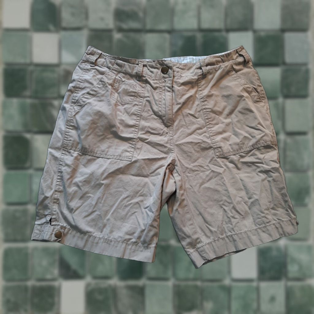 Van Heusen Van Heusen Shorts Women Size 8 Beige Bermuda 4 pocket Cotton Spandex Casual Golf Walking Mid Rise Flat Front Regular Rise Mens? Women? Size 30" / US 8 / IT 44 - 1 Thumbnail