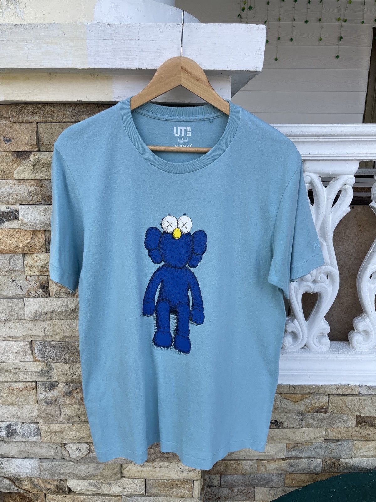 Last Drop🔥Rare🔥Kaws x Uniqlo Baby Blue T-Shirt