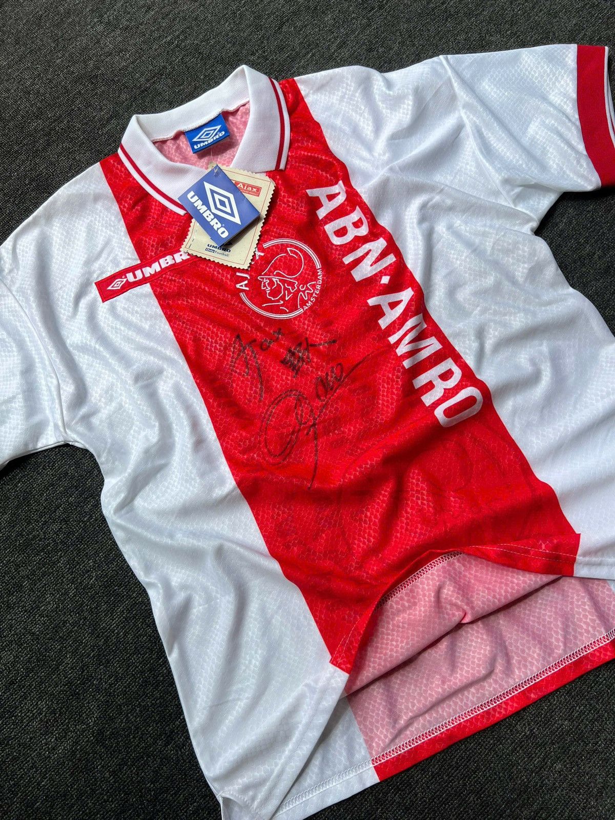 Umbro Soccer jersey Ajax Amsterdam 19981999 Home *BNWT* Okano Sign Size US L / EU 52-54 / 3 - 1 Thumbnail
