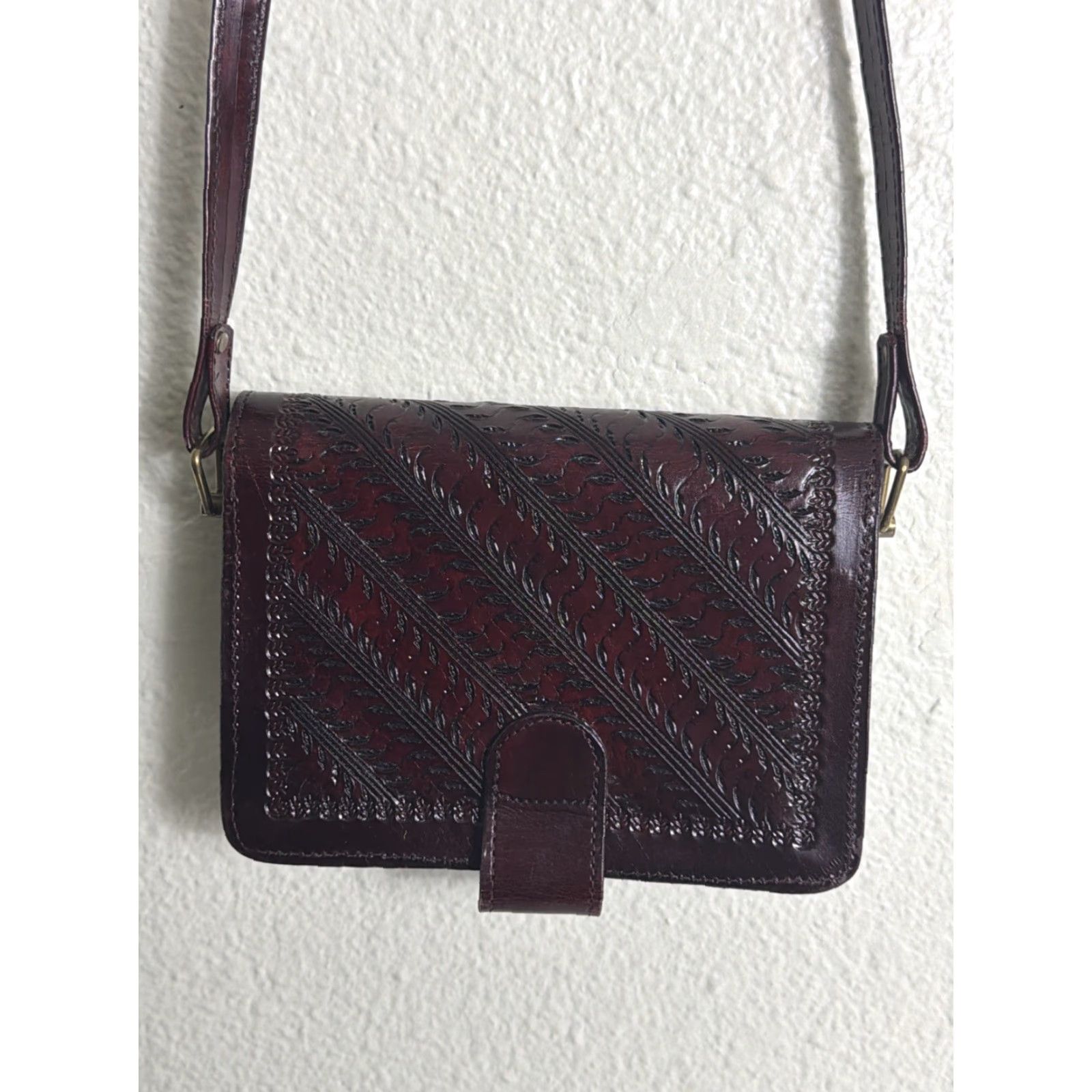 Vintage VINTAGE Unbranded Leather Crossbody Purse Womens Cherry Brown Embossed 8x6x1.5 Cross-Body Strap Size ONE SIZE - 2 Thumbnail