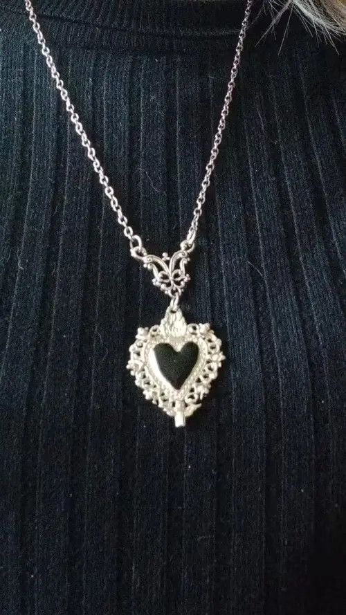 Other Black Color Heart Necklace Size ONE SIZE - 3 Thumbnail