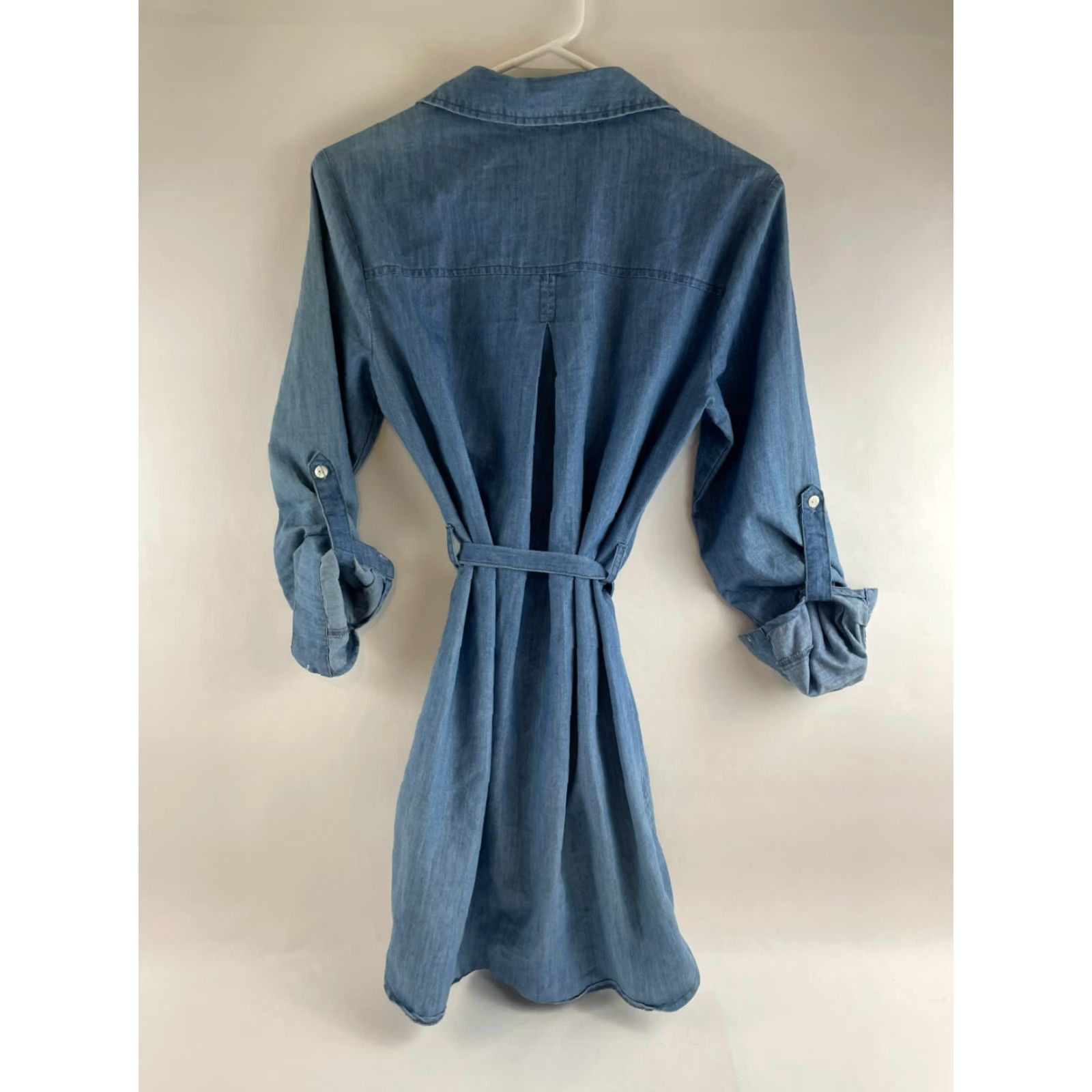 Vintage Ellison Dress Women's Size Small Blue Chambray Knee Length Tie Belt Roll Tab Dress Size S / US 4 / IT 40 - 2 Thumbnail