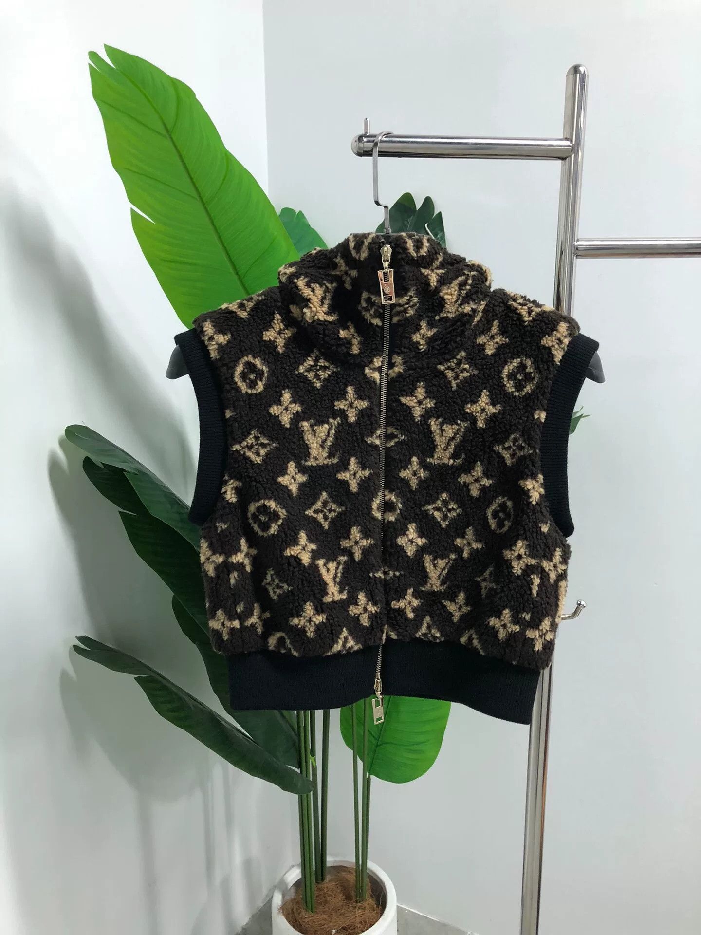 Louis Vuitton Louis Vuitton Brown Hooded Sleeveless Vest Size S / US 4 / IT 40 - 1 Thumbnail
