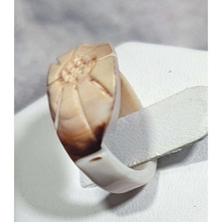 Other Vintage Carved Cream Shell Flower Ring Size 5 3/4 Size ONE SIZE - 10 Thumbnail