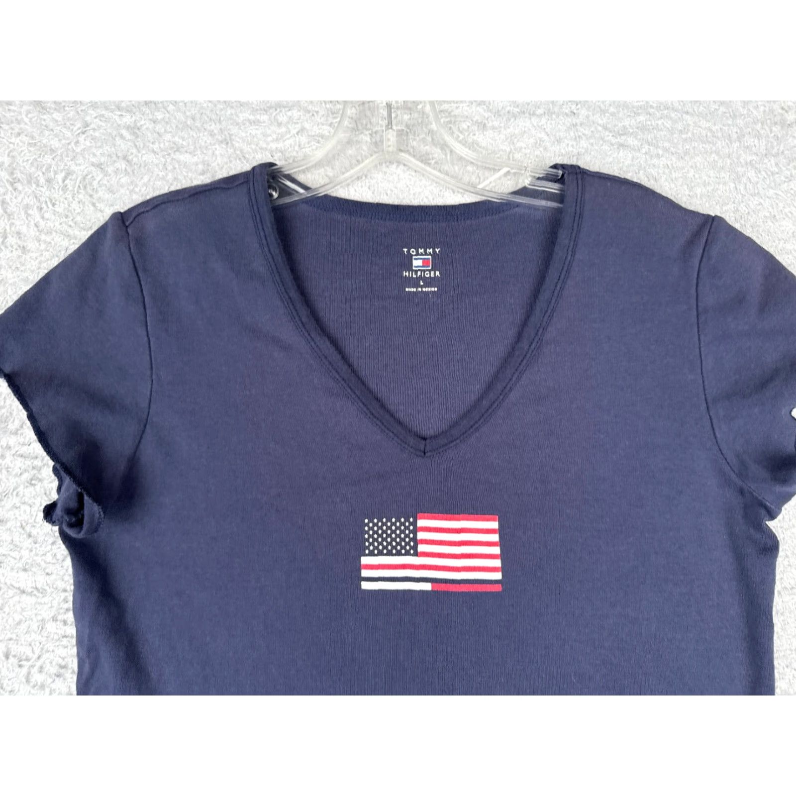 Tommy Hilfiger VINTAGE Tommy Hilfiger Shirt Women L Blue V-Neck Short Sleeve 100% Cotton USA Flag Pink Logo All Seasons Mens Women Girls Amd? Size L / US 10 / IT 46 - 4 Thumbnail