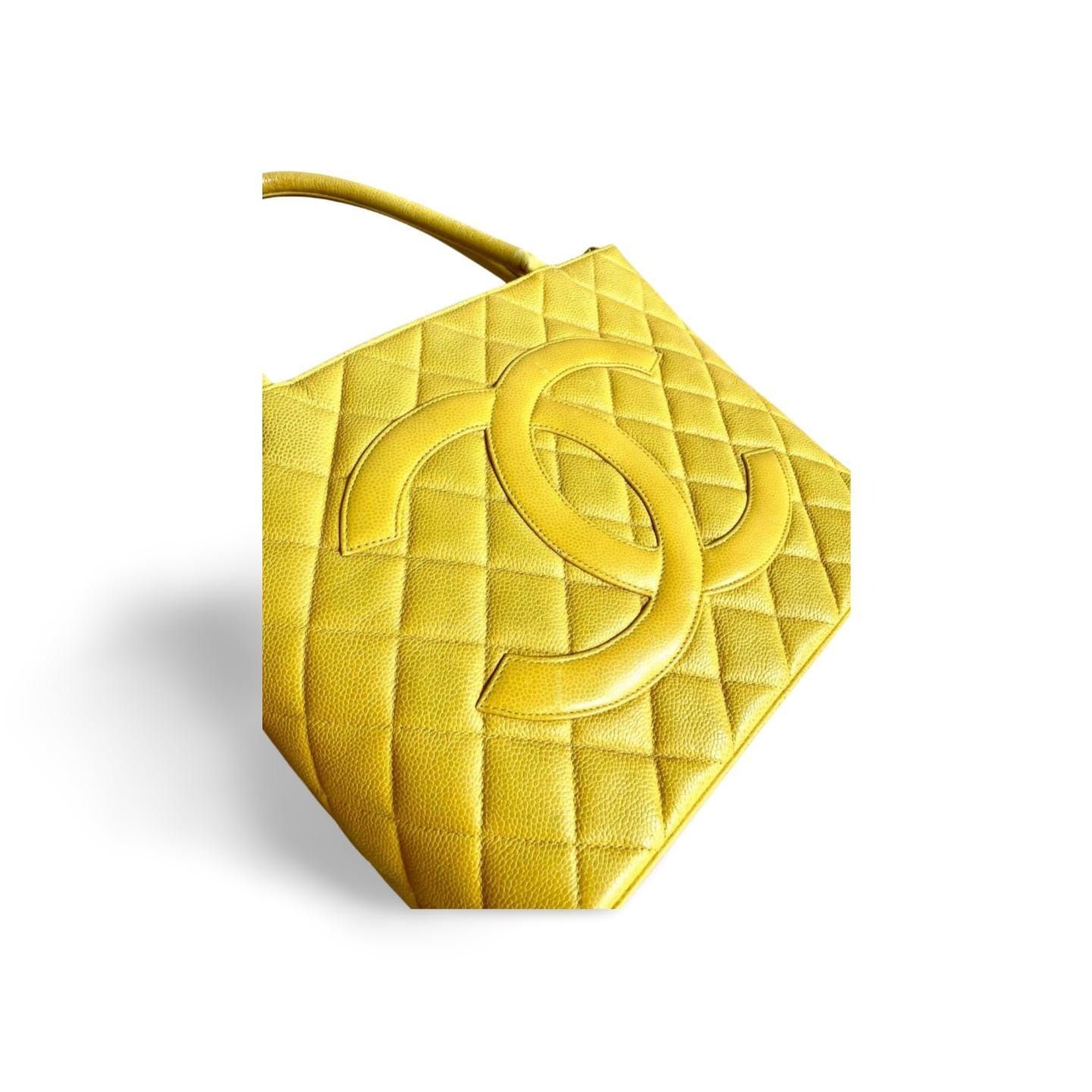 Chanel Vintage CHANEL yellow caviarskin classic tote bag, Medaillon Size ONE SIZE - 3 Thumbnail