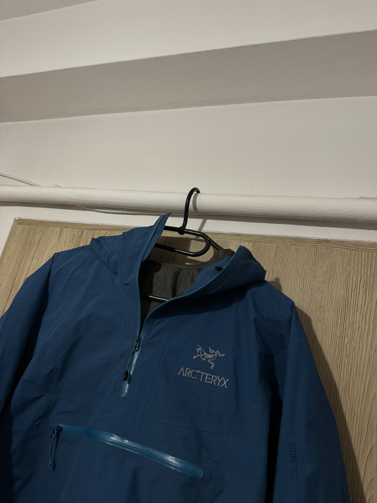 Arc'teryx Arc’teryx waterproof shell jacket. Technical outdoor design Size US M / EU 48-50 / 2 - 2 Thumbnail