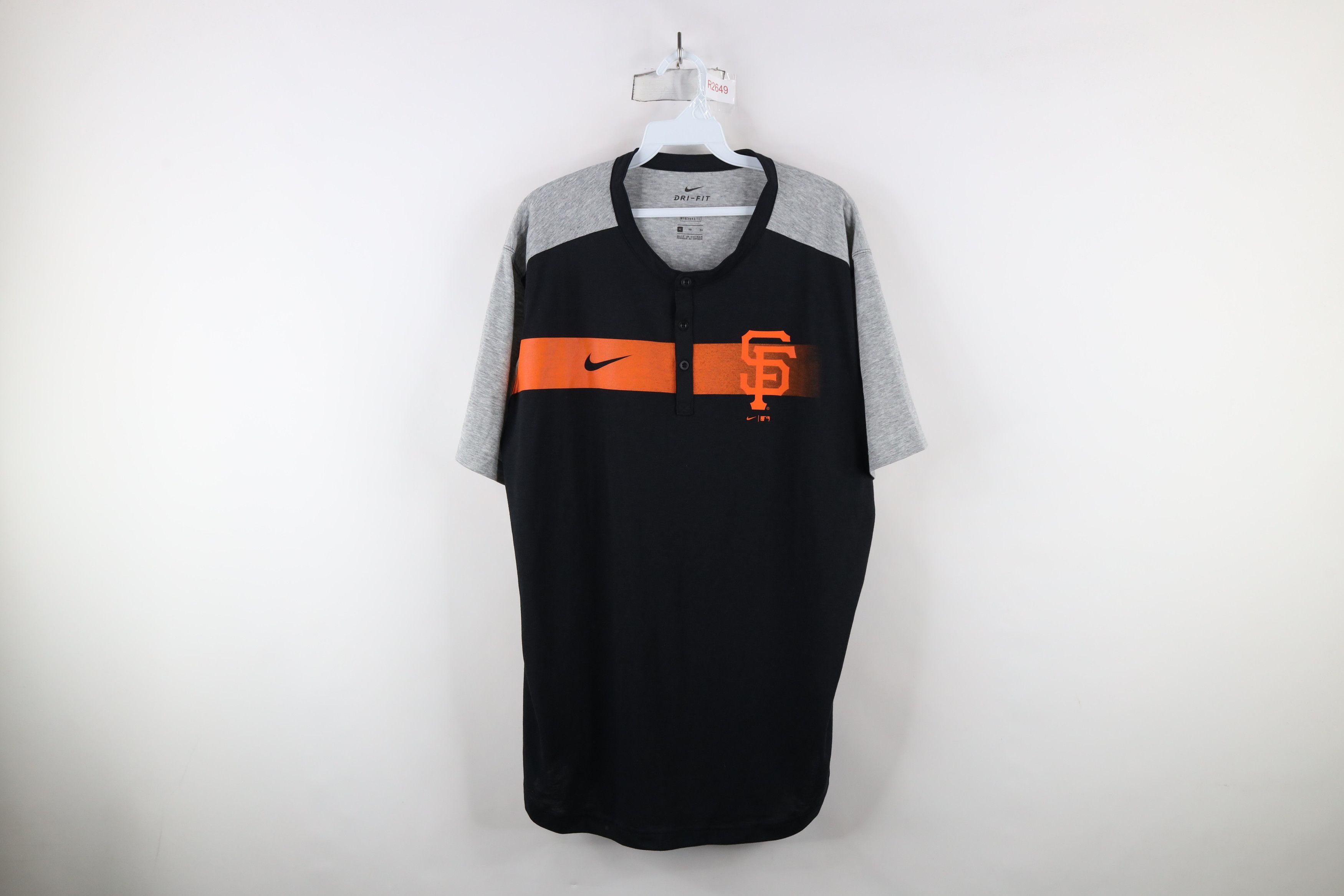 Nike × Vintage Nike Mini Swoosh San Francisco Giants Henley T-Shirt Black Size US XL / EU 56 / 4 - 1 Thumbnail