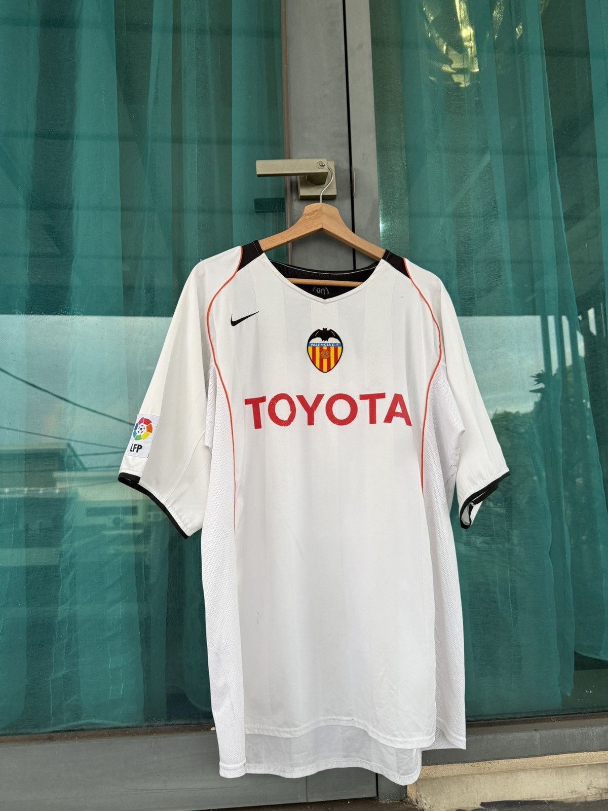 Nike Valencia CF 2004/2005 Pablo Aimar #21 Size US XL / EU 56 / 4 - 1 Thumbnail