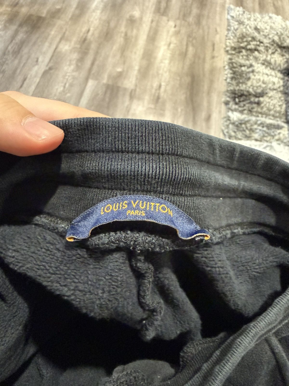 Louis Vuitton Louis Vuitton Signature Pin Logo Sweatpants Size US 34 / EU 50 - 5 Thumbnail