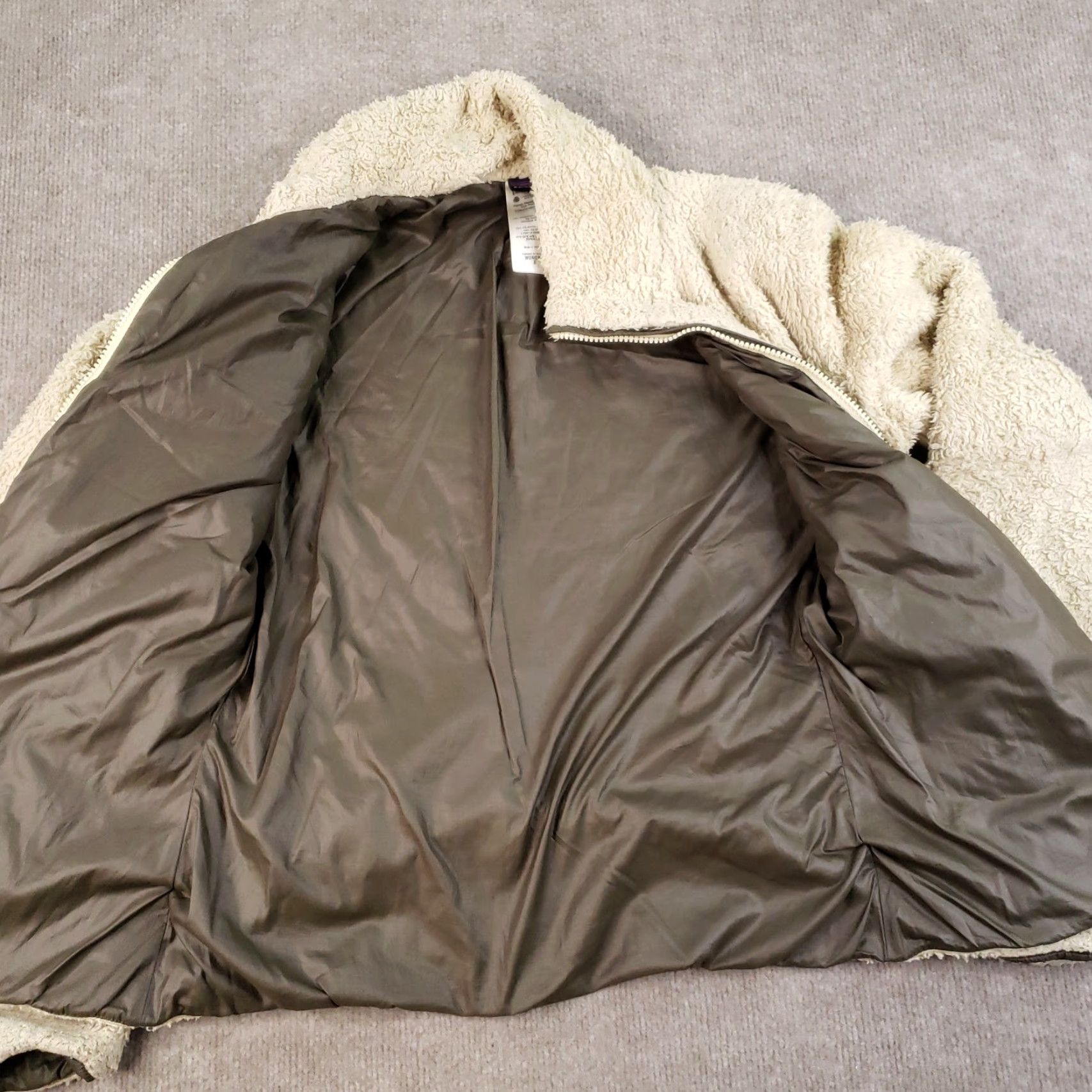 Patagonia Patagonia Jacket Womens Small Beige Full Zip Fleece Retro Outdoors Pile Sherpa Pockets Lined All Seasons Zipper Logo Short Style Size S / US 4 / IT 40 - 7 Thumbnail