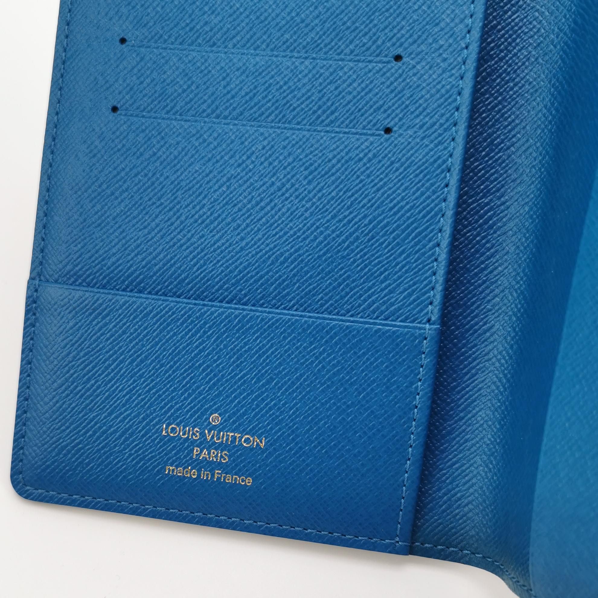 Louis Vuitton Louis Vuitton (LV) Monogram print colorblock folded passpor Size ONE SIZE - 6 Thumbnail