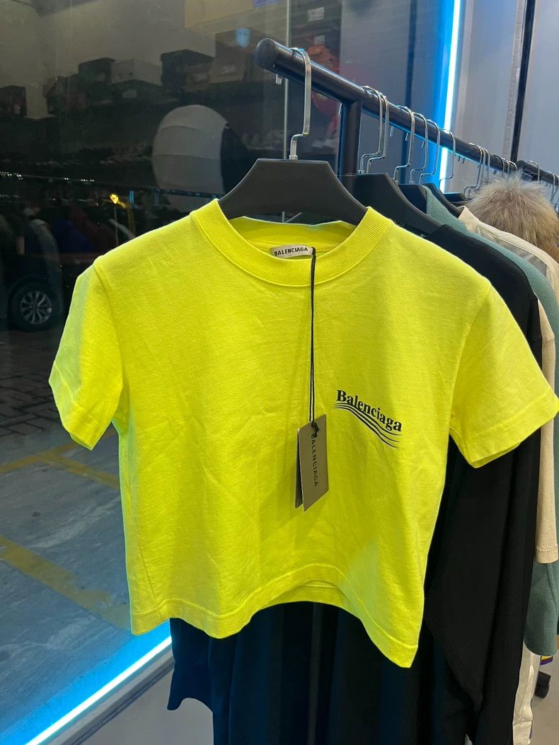 Balenciaga Balenciaga Fluorescent Yellow Cola Women's Short Sleeve 250 Size XS / US 0-2 / IT 36-38 - 1 Thumbnail