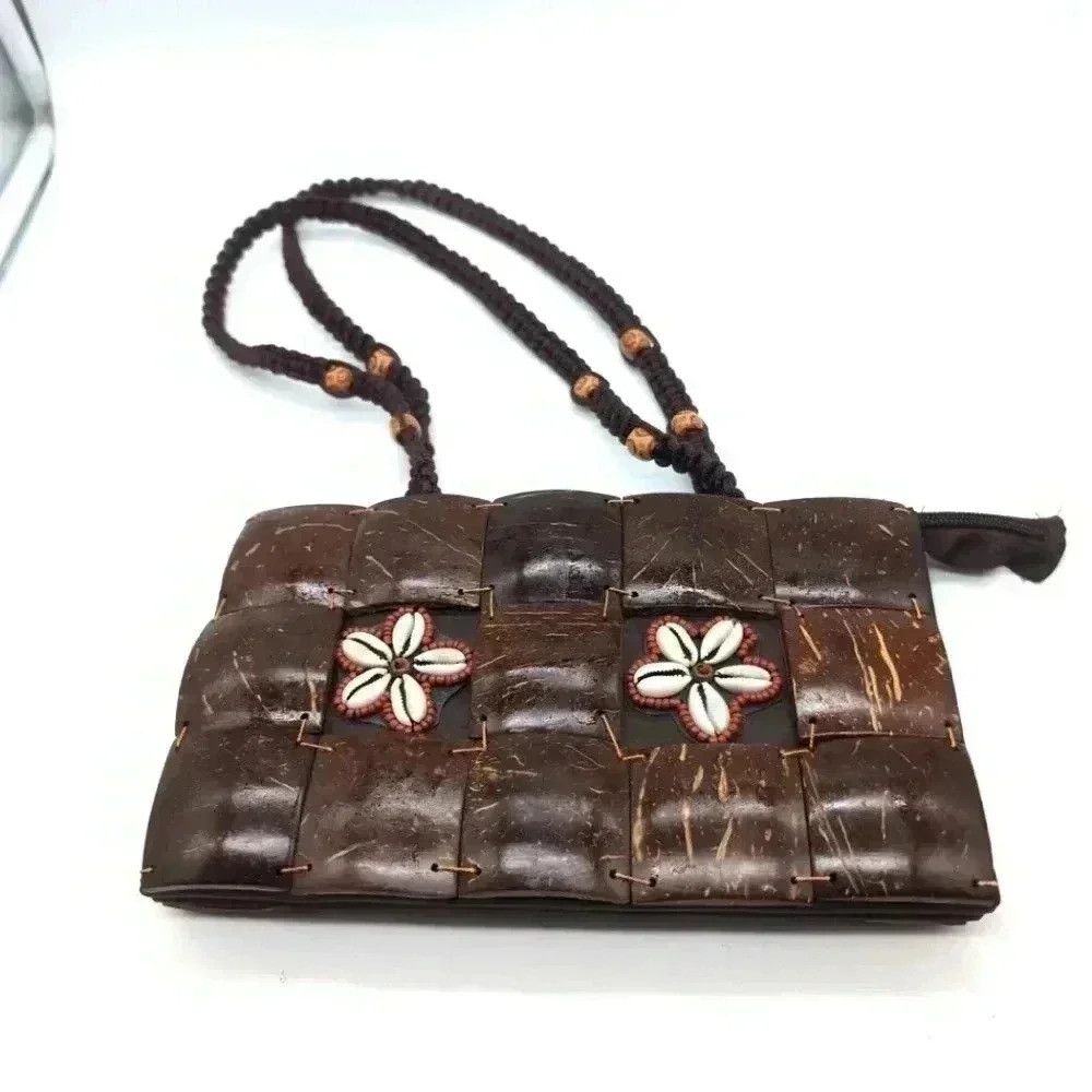 Designer Coco Coconut Shell purse with cowrie shell flowers Size ONE SIZE - 1 Thumbnail