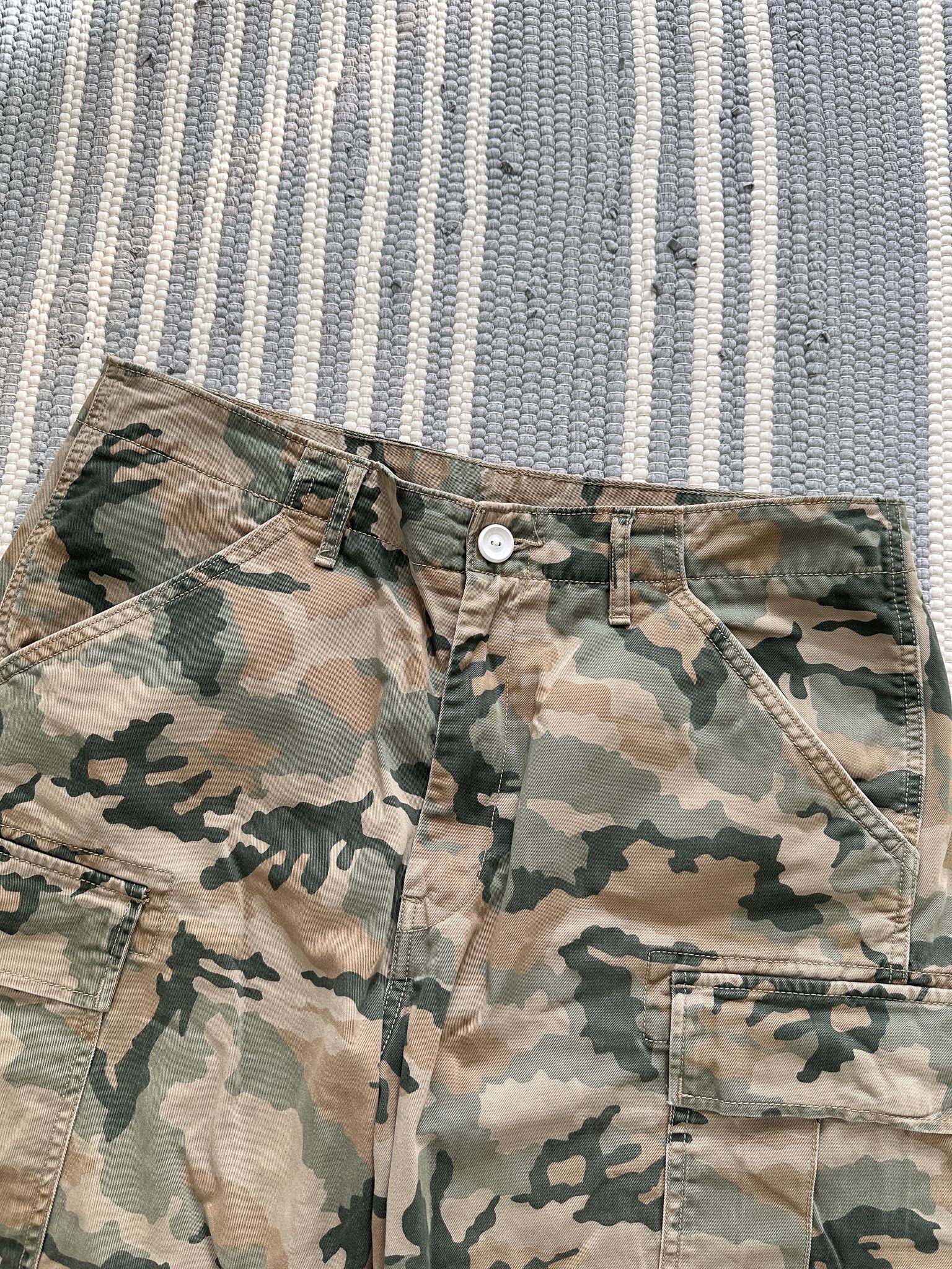Levi's Vintage Levis Cargo Military Shorts Size 33 Size US 33 - 3 Thumbnail