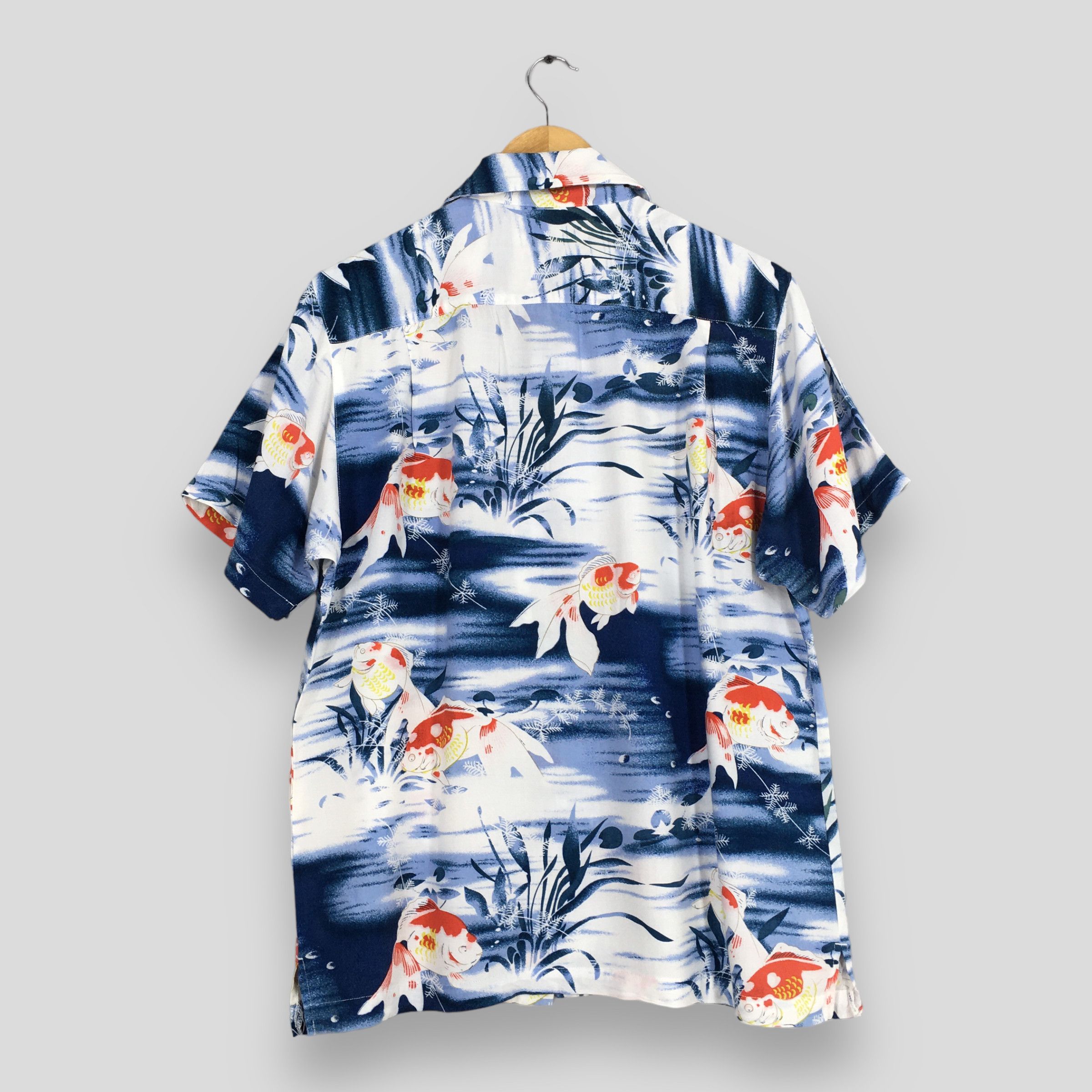 Japanese Brand Vintage Hawaiian Japanese Gold Fish Rayon Shirt Medium Size US M / EU 48-50 / 2 - 7 Thumbnail