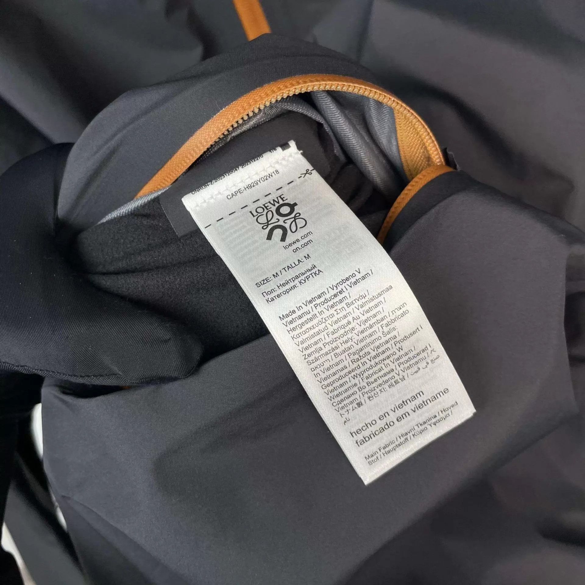 Loewe Loewe black raincoat M new w/ tags box Size US M / EU 48-50 / 2 - 8 Thumbnail
