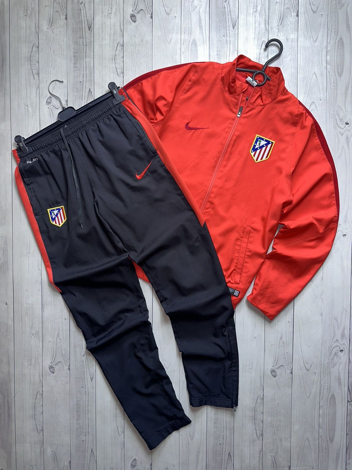 Vintage Vintage Nike Atletico Madrid track suit Rare size M Size US M / EU 48-50 / 2 - 1 Thumbnail