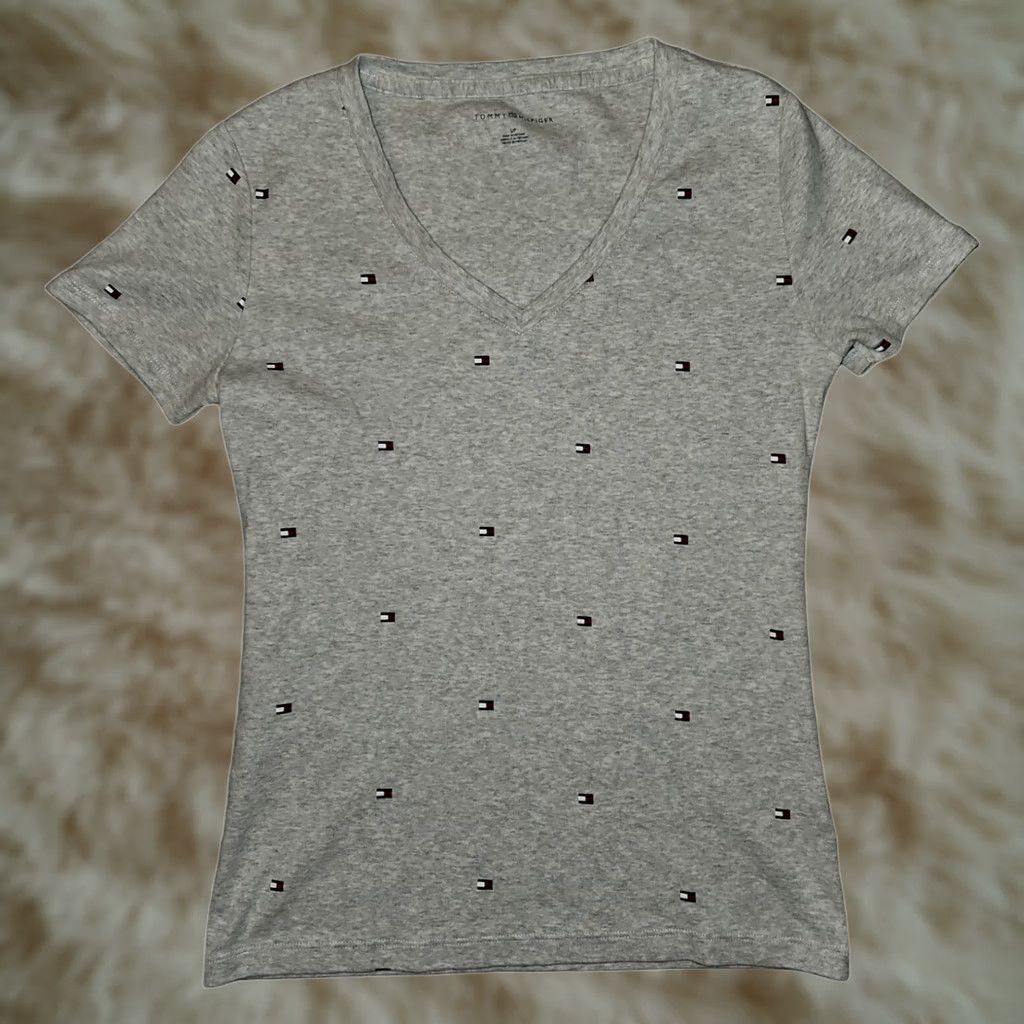 Tommy Hilfiger Tommy Hilfiger Shirt Juniors S V-Neck AOP Logo Cap Sleeve Gray Stretch T-Shirt Womens Top Size S / US 4 / IT 40 - 1 Thumbnail