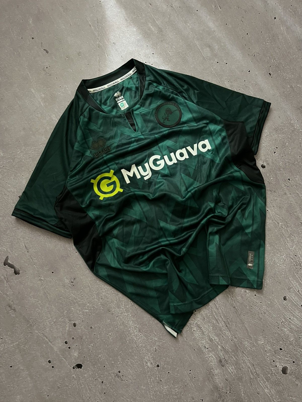 Errea Very Rare T-Shirt Errea Millwall Away MyGuava Size M Y2K Size US M / EU 48-50 / 2 - 1 Thumbnail
