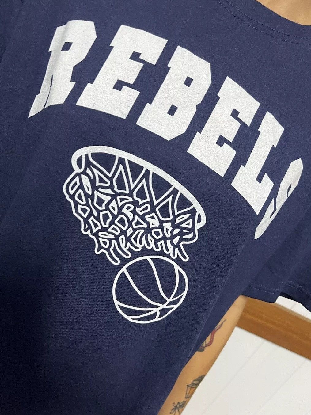 Vintage Vintage Navy Rebels Basketball Sport Athletics Tshirt XL Size L / US 10 / IT 46 - 2 Thumbnail