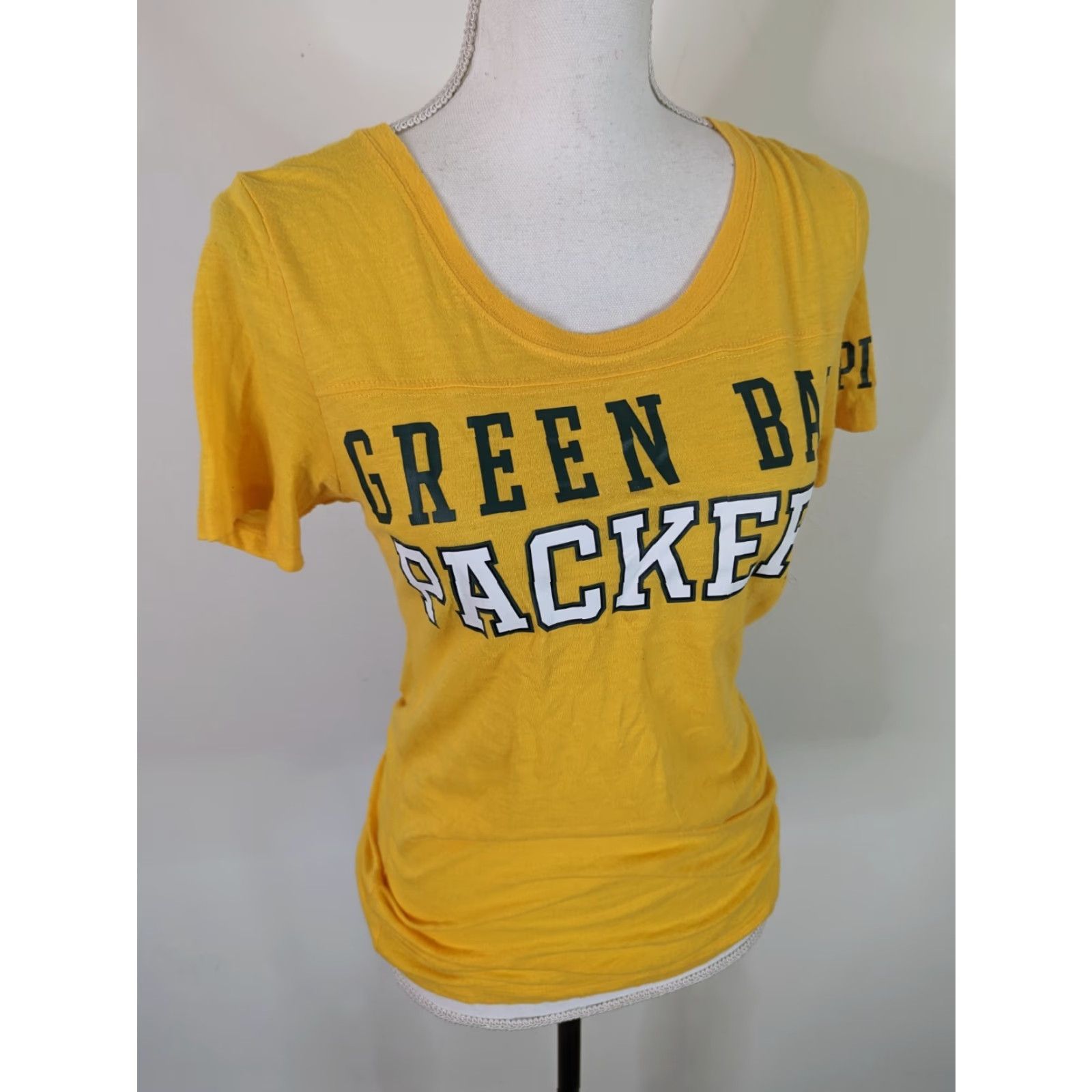 Victoria's Secret Victoria's Secret Pink Shirt Womens S Yellow Green Bay Packers T-shirt S1S Size S / US 4 / IT 40 - 2 Thumbnail