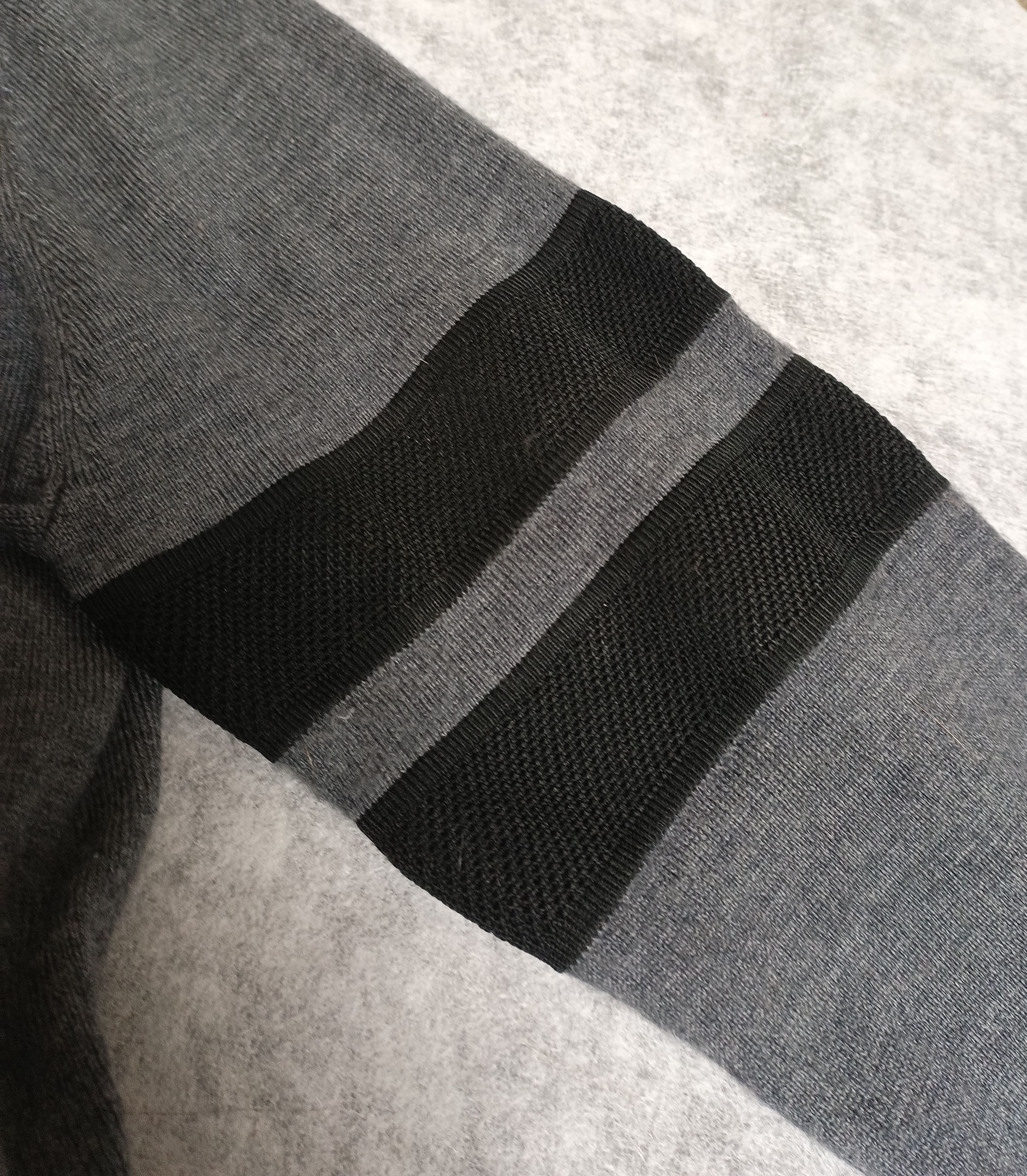 Givenchy Givenchy Grey Wool Star Embroidered Long Sleeve Sweater L Size US L / EU 52-54 / 3 - 7 Thumbnail
