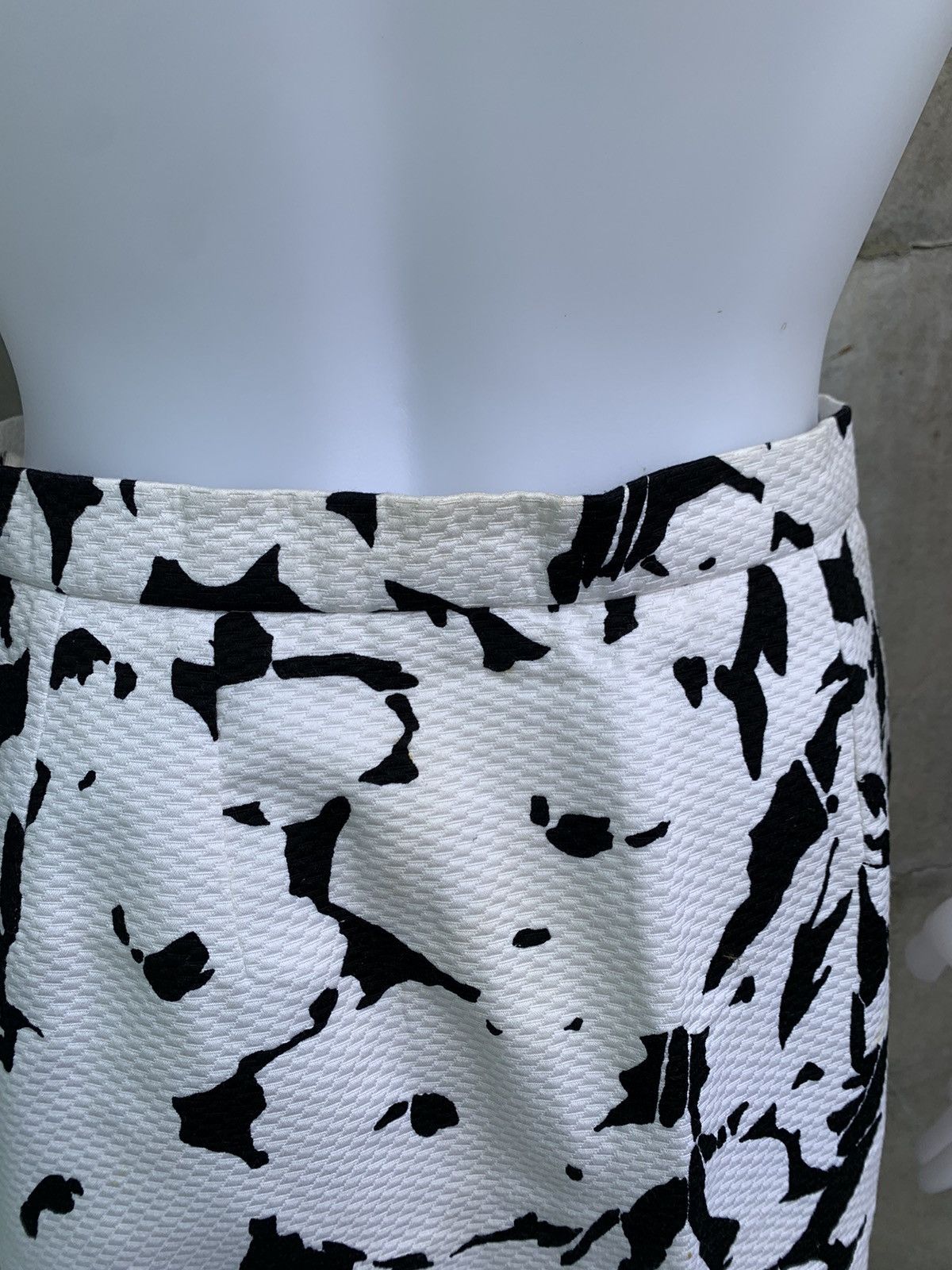 Dior Abstract Midi Skirt Size 27" / US 4 / IT 40 - 10 Thumbnail
