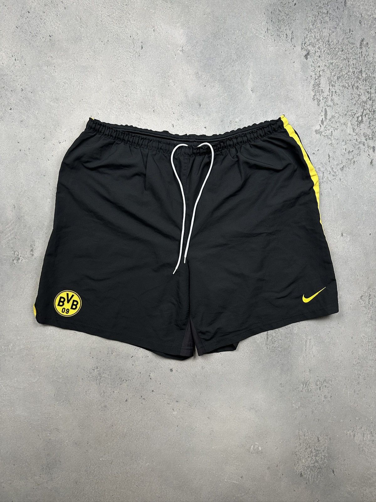 Nike Nike Borussia Dortmund BVB 09 Football Shorts Y2K Sportswear Size US 38 / EU 54 - 1 Thumbnail