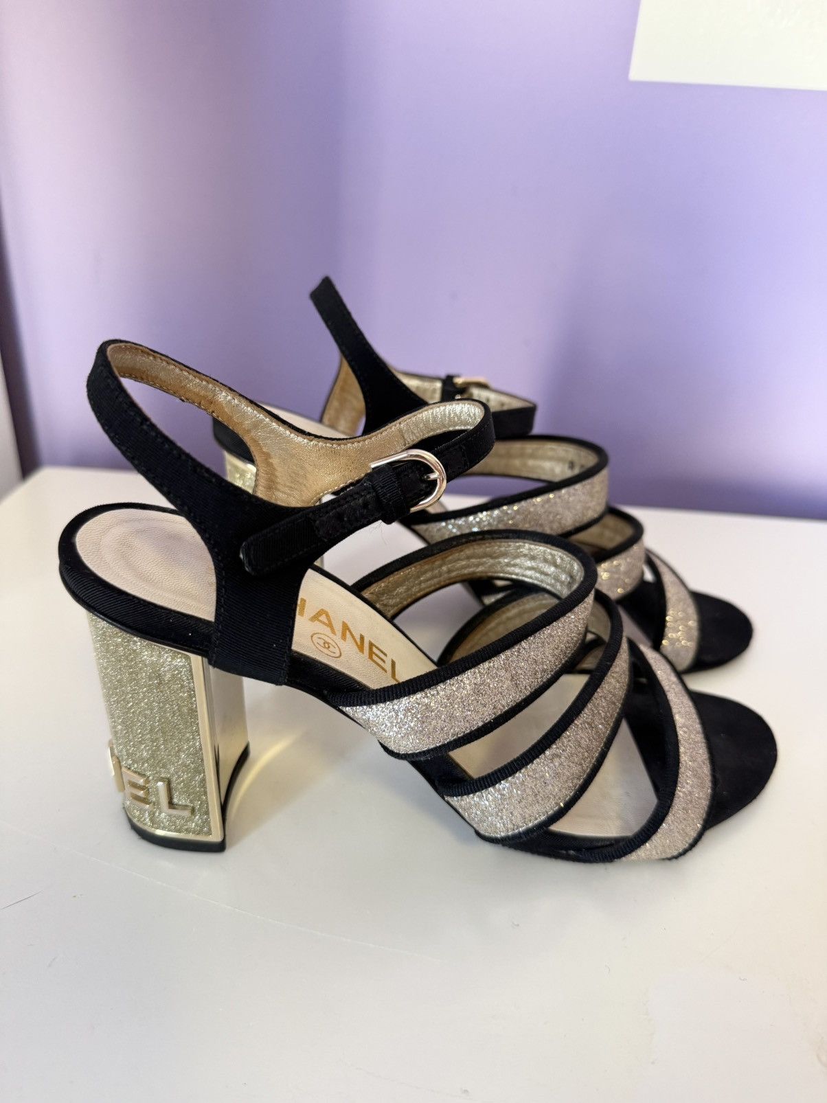 Chanel Chanel Golden black sparkle sandals size 38 Size US 8 / IT 38 - 13 Thumbnail