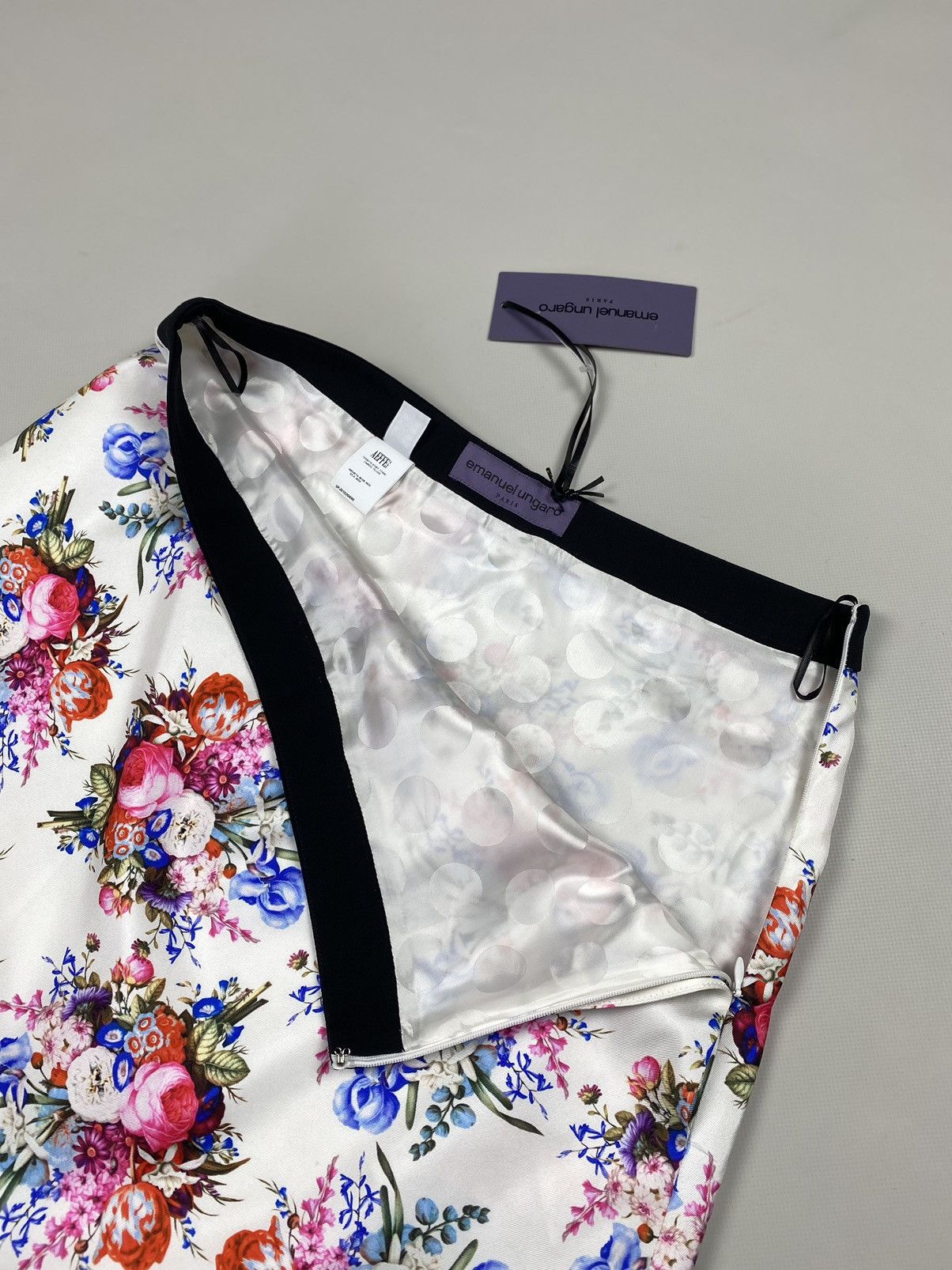 Emanuel Ungaro BNWT! Emanuel Ungaro ladies silk floral patterns skirt Size 28" / US 6 / IT 42 - 10 Thumbnail