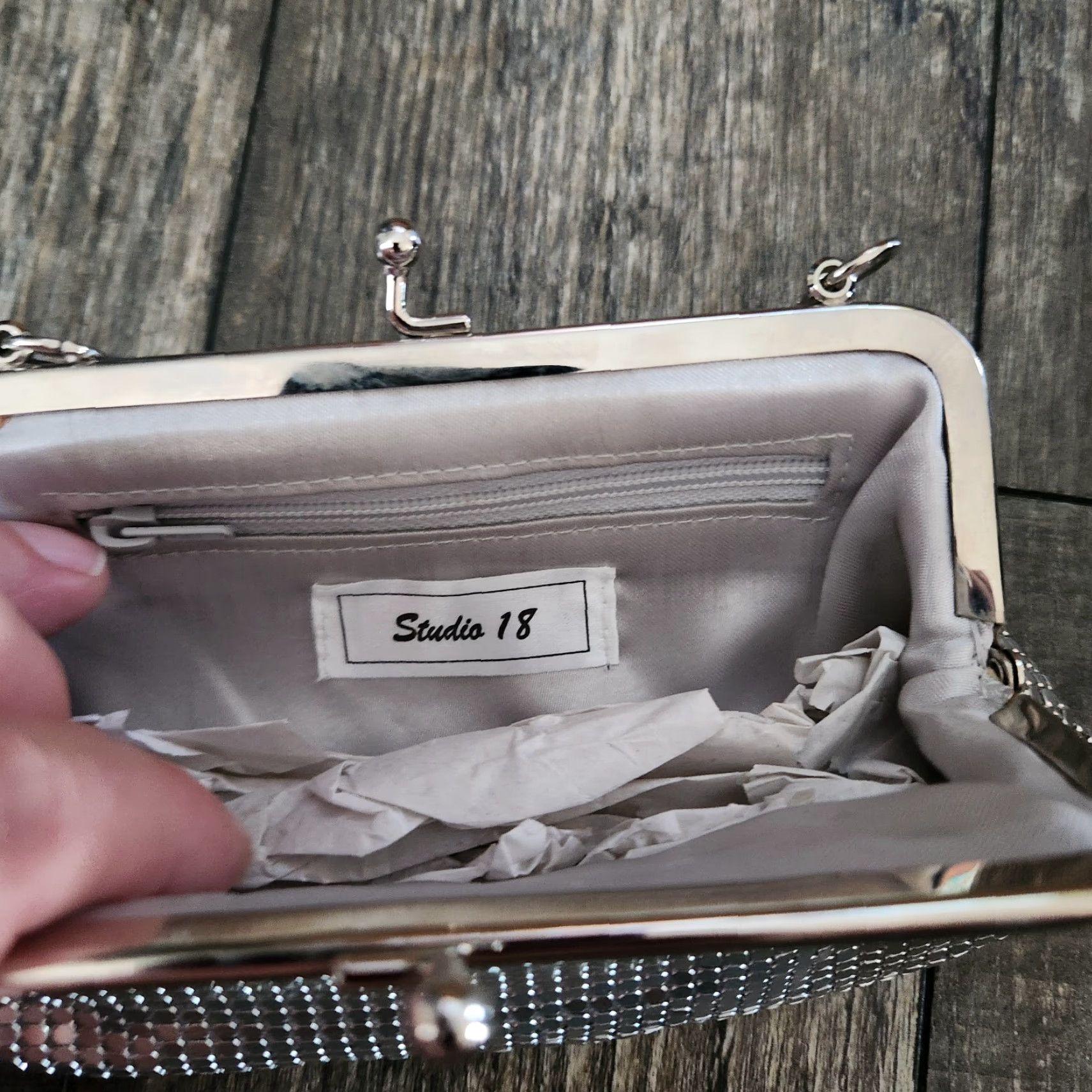 Vintage Studio 18 Sequence Silver Chrome Change Purse Clutch 7" Wrist Strap Women Night Out Size ONE SIZE - 3 Thumbnail
