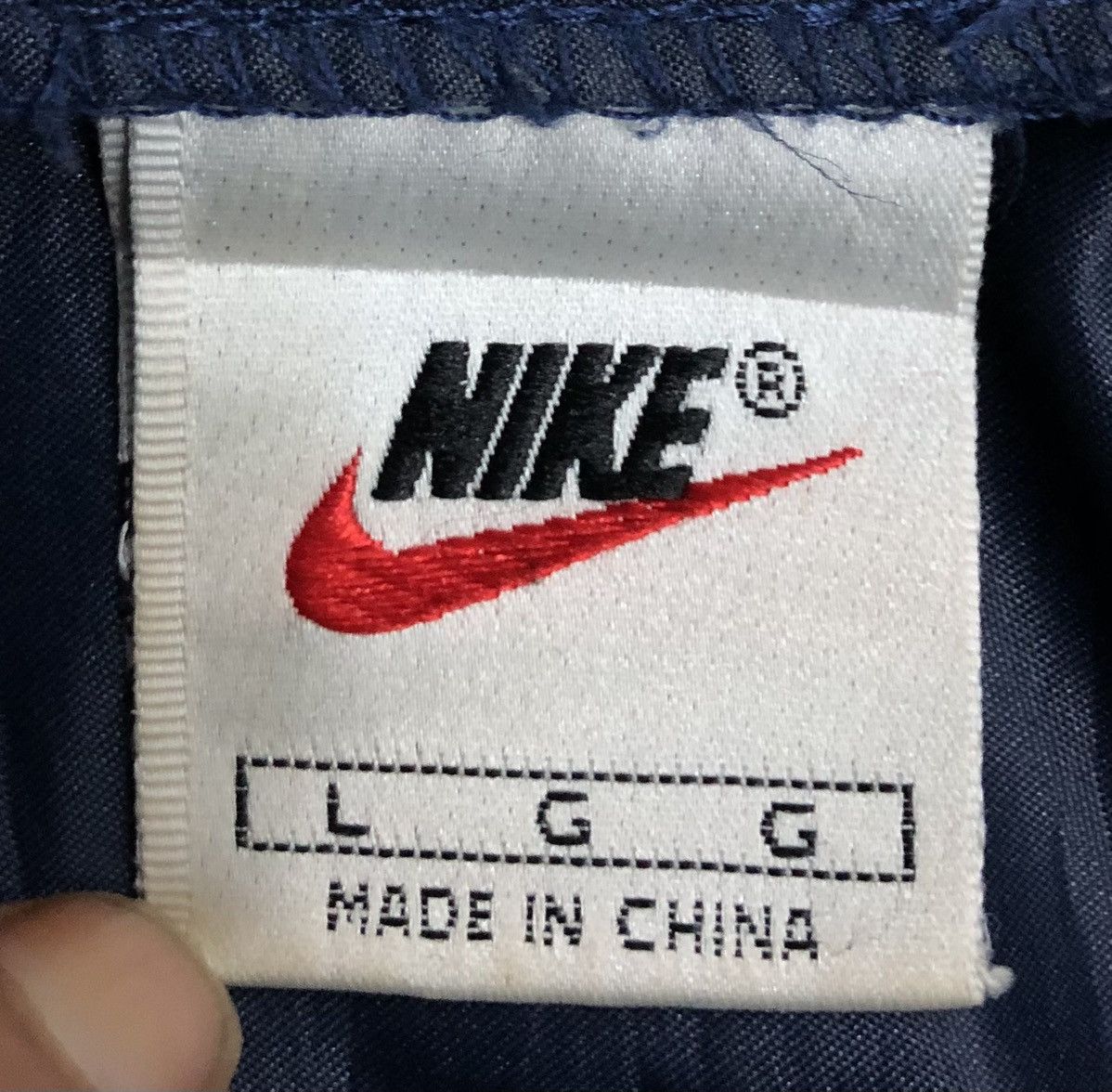 Nike Vintage Nike Windbreaker Jacket – Navy Blue Size US L / EU 52-54 / 3 - 11 Thumbnail