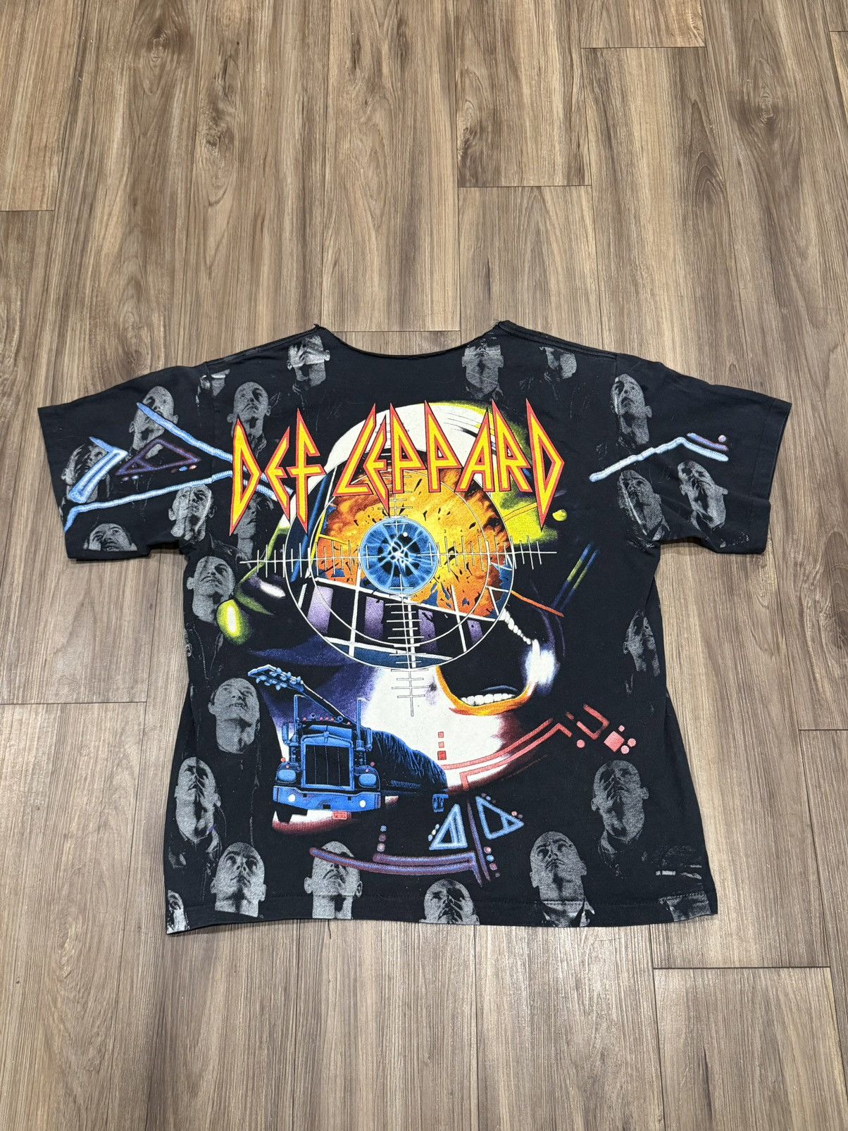 Giant Def Leppard 1992 Vintage AOP Hysteria Tour Tee Size US L / EU 52-54 / 3 - 4 Thumbnail