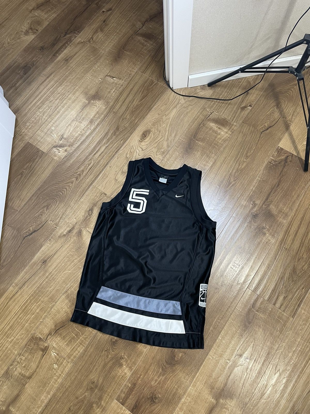 Nike Vintage Nike Basketball Apparel 5/5 Basketball Singlet Tee Size US S / EU 44-46 / 1 - 1 Thumbnail