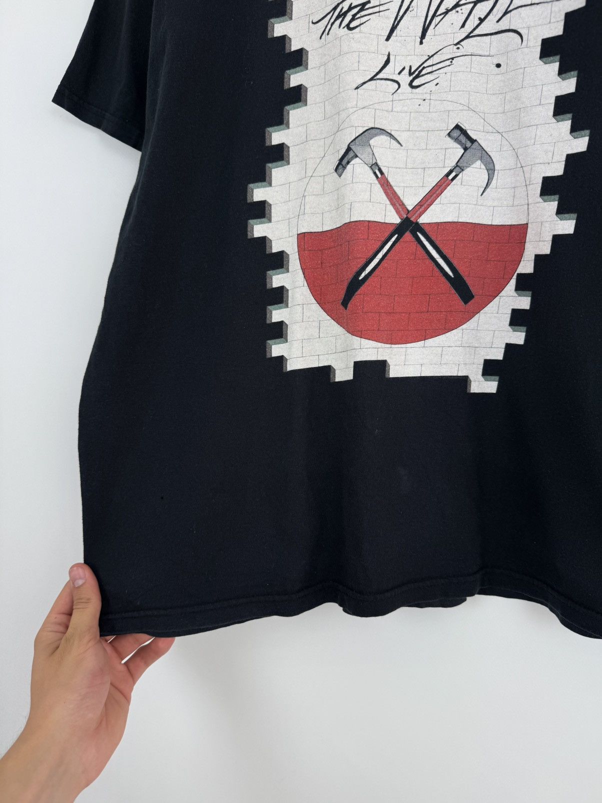 Band Tees 2011 Roger Waters The Wall Live London Tour T-Shirt Size US XL / EU 56 / 4 - 5 Thumbnail