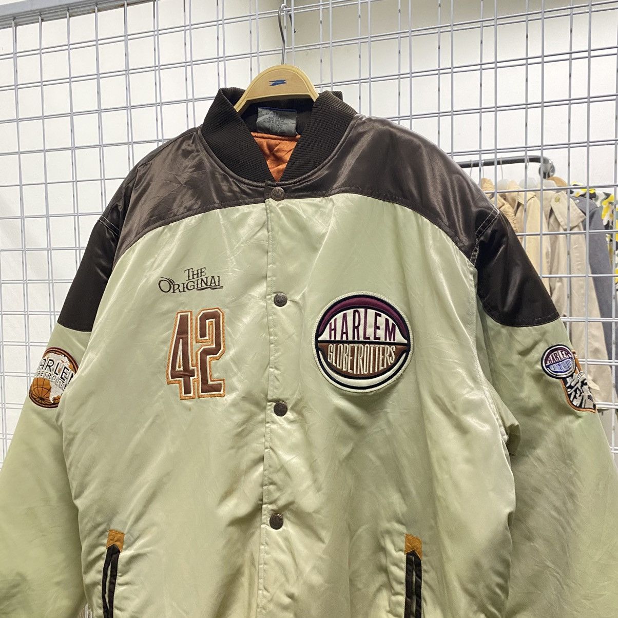 Fubu × Harlem Globetrotters × Vintage Vintage Limited Edition Platinum Fubu Harlem Globetrotters Size US XL / EU 56 / 4 - 4 Thumbnail
