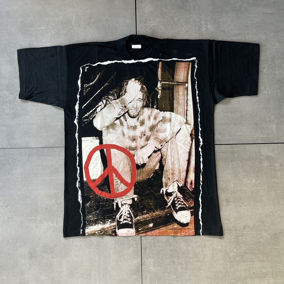 トップス 90s  Cobain grunge is dead T-shirt Vintage Kurt Cobain Grunge Is Dead Shirt Empire 90s Single Stitch