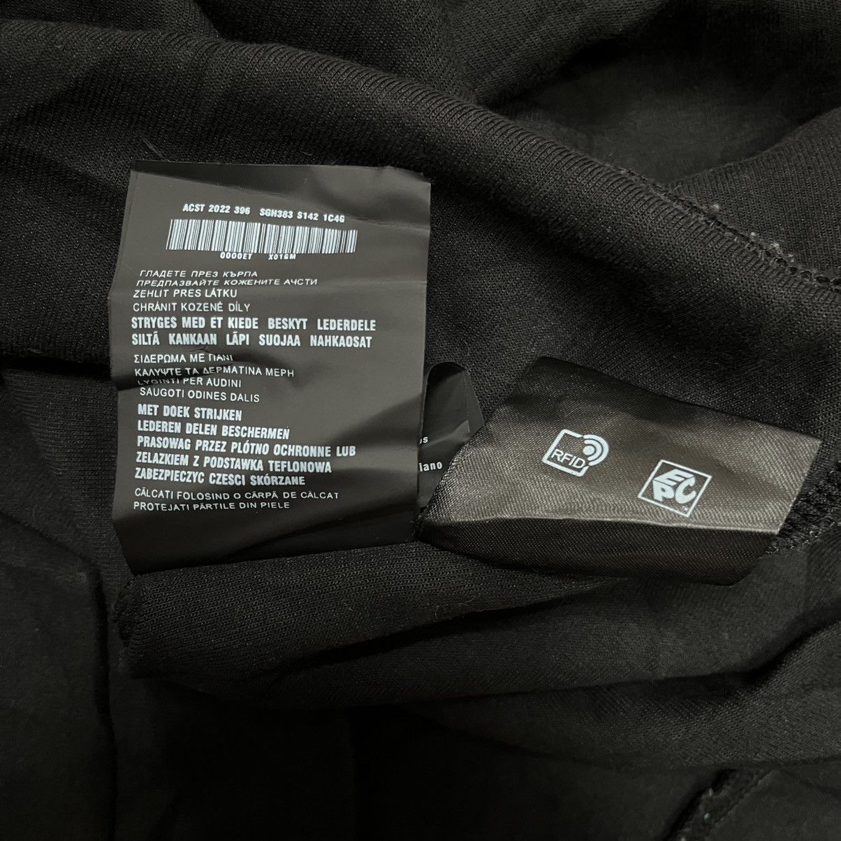 Prada BLACK PRADA EMBOSSED LOGO HODDIE Size M / US 6-8 / IT 42-44 - 14 Thumbnail