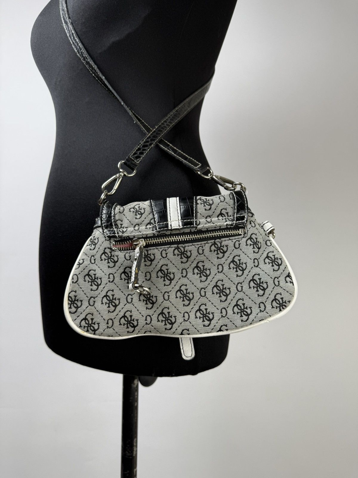 Guess Guess VNTG Y2K Monogram Mini Shoulder Bag Messenger Size ONE SIZE - 3 Thumbnail