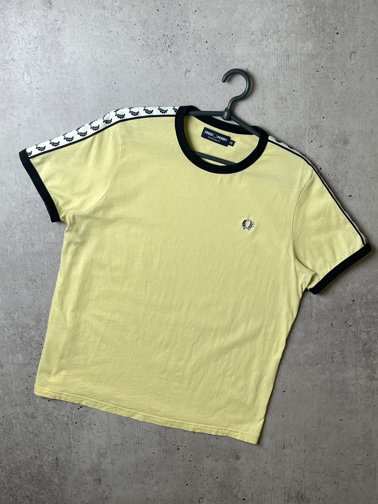 Fred Perry Fred Perry lamps T-shirt Size US M / EU 48-50 / 2 - 1 Thumbnail