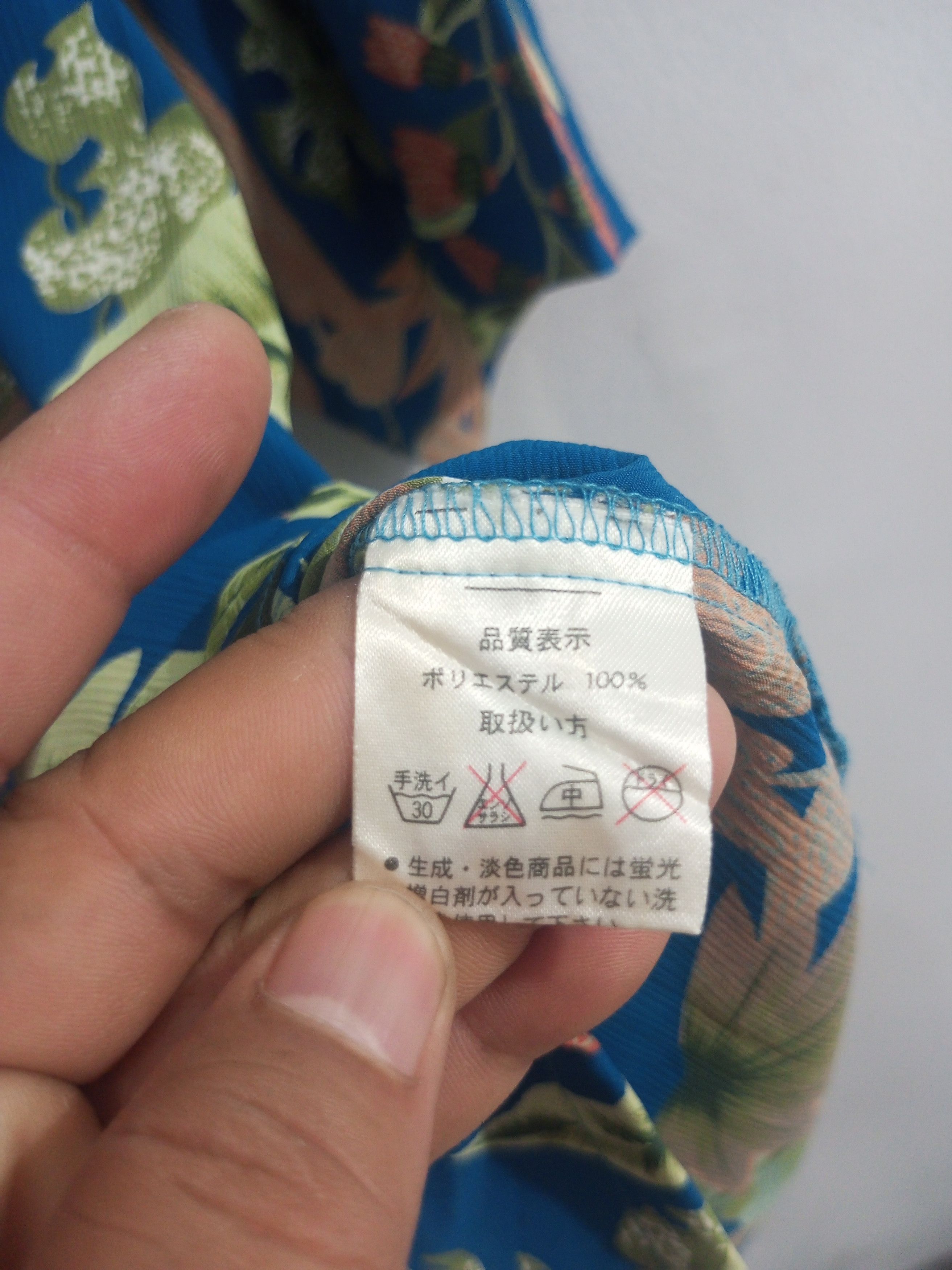 20471120 Vintage sensasional breeze folral Hawaiian silk shirt Size US L / EU 52-54 / 3 - 11 Thumbnail