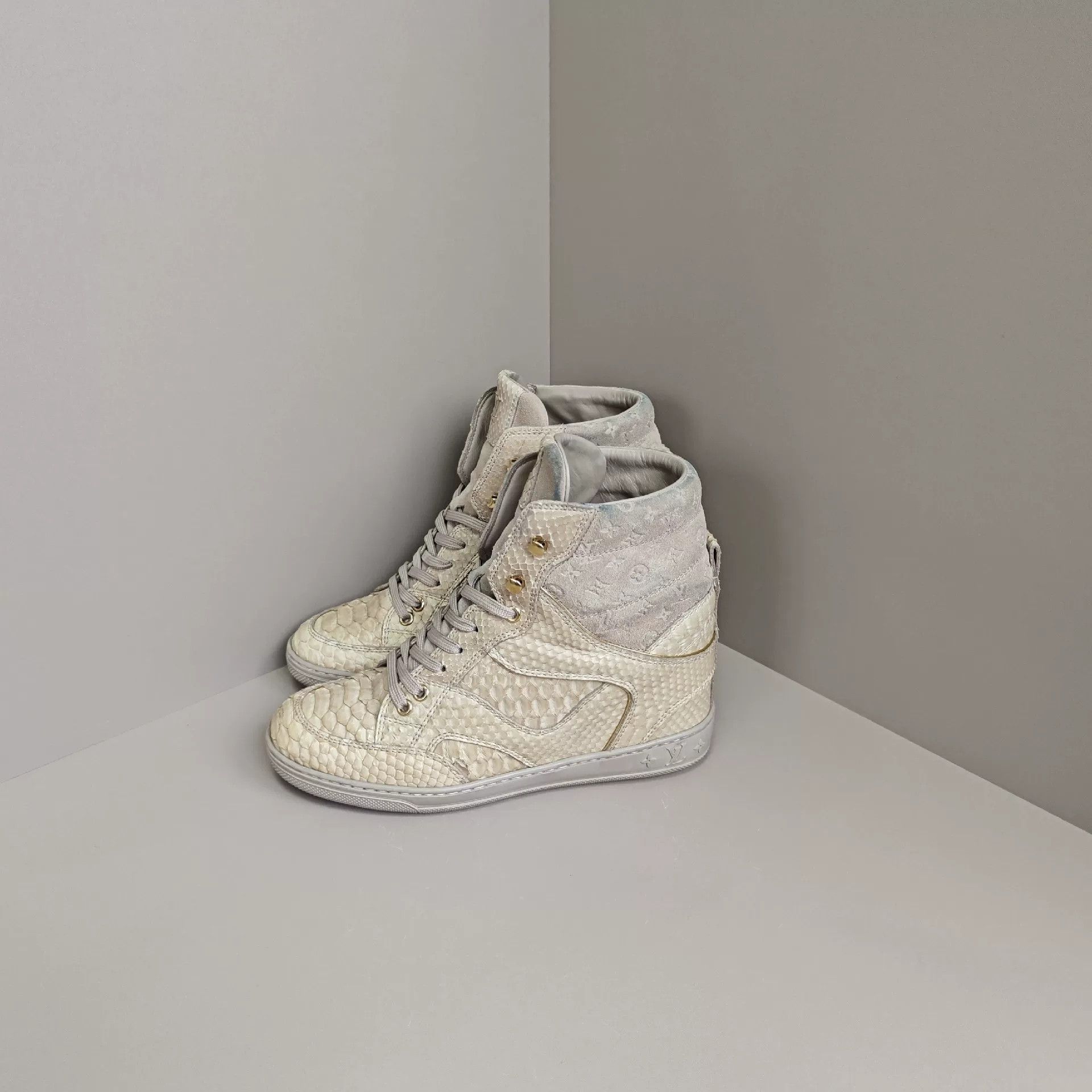 Louis Vuitton Louis Vuitton Hitop Sneakers us_6 Women Size US 6 / IT 36 - 1 Thumbnail