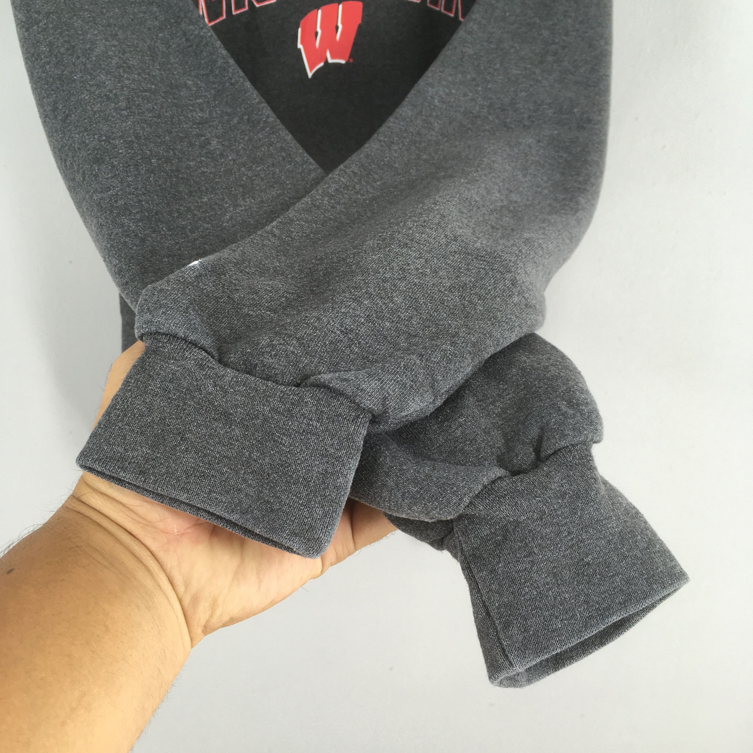 NCAA × Vintage Vintage Wisconsin Badgers NCAA Sweatshirt XLarge Size US XL / EU 56 / 4 - 4 Thumbnail