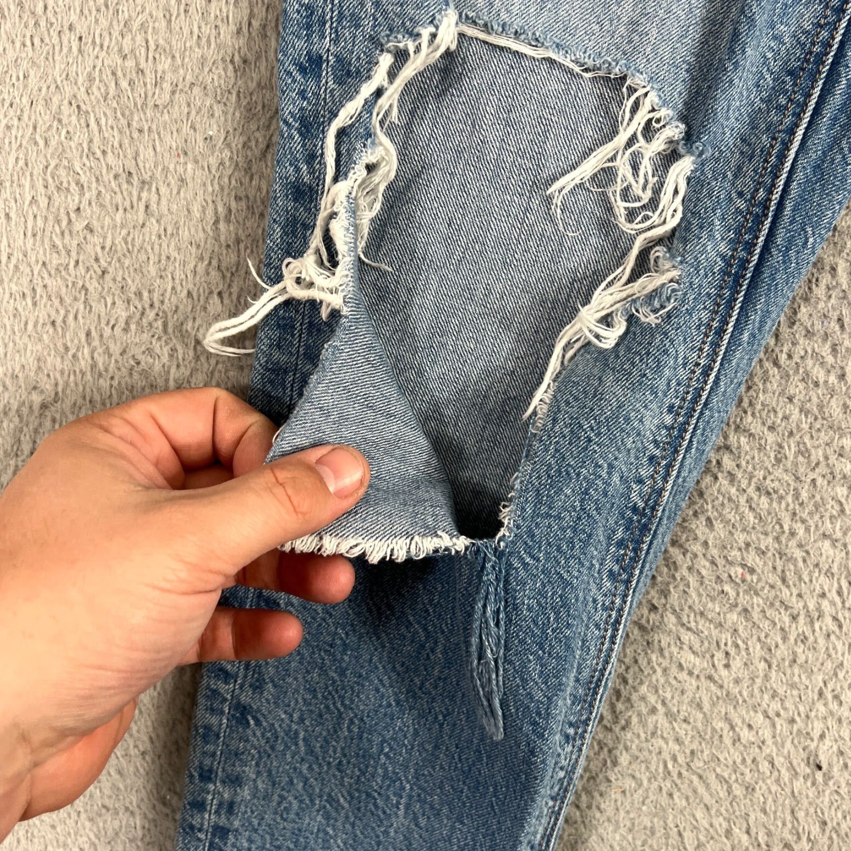 American Eagle Outfitters American Eagle Mom Jeans Women's Size 2 Light Wash Distressed 29" Inseam Blue Denim Size 26" / US 2 / IT 38 - 3 Thumbnail