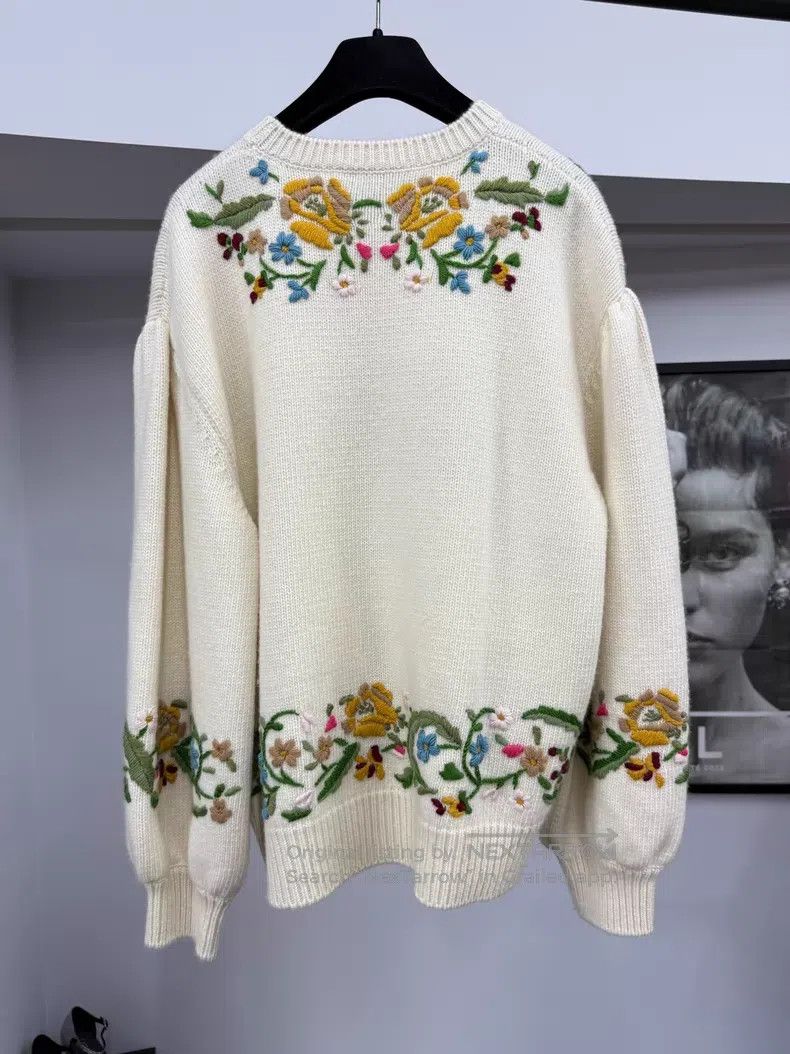 Gucci Gucci White heavy industry flower embroidery sweater Size M / US 6-8 / IT 42-44 - 3 Thumbnail