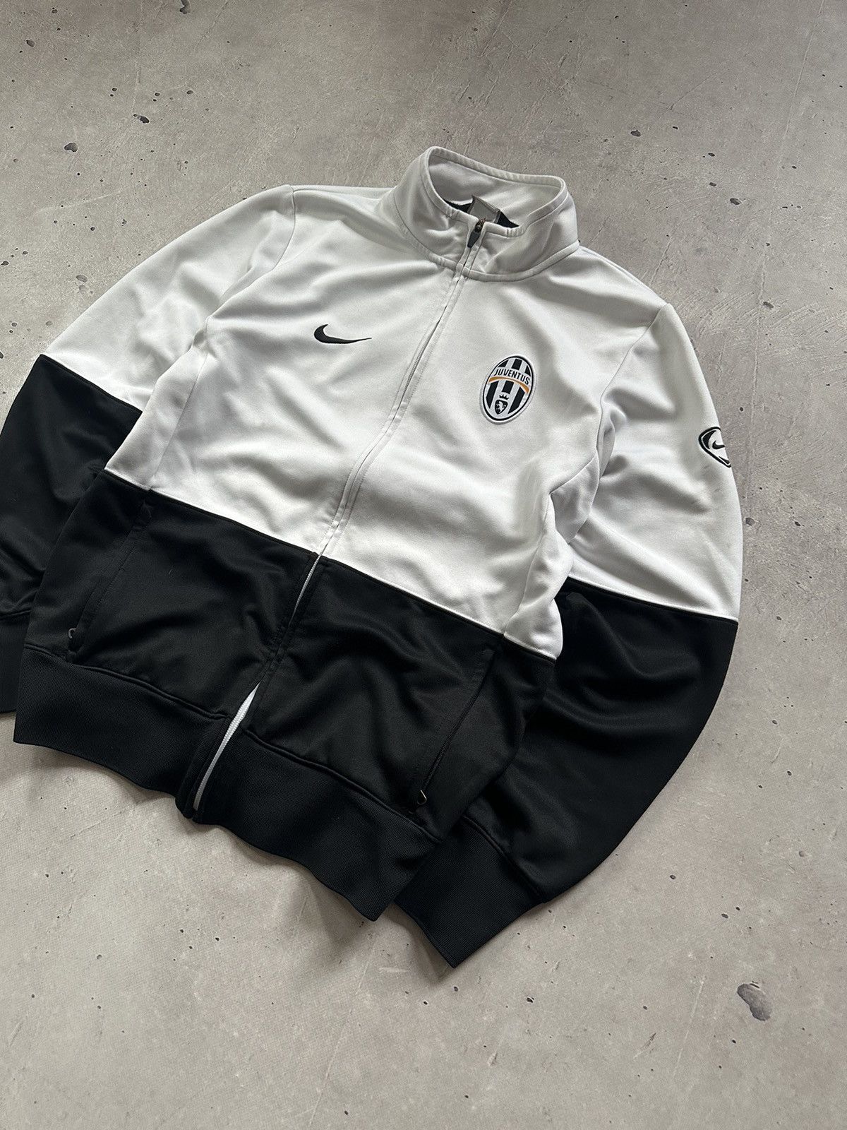 Nike × Vintage Italy FC Juventus Football Track Top Jacket Nike M Men Shirt Size US M / EU 48-50 / 2 - 2 Thumbnail